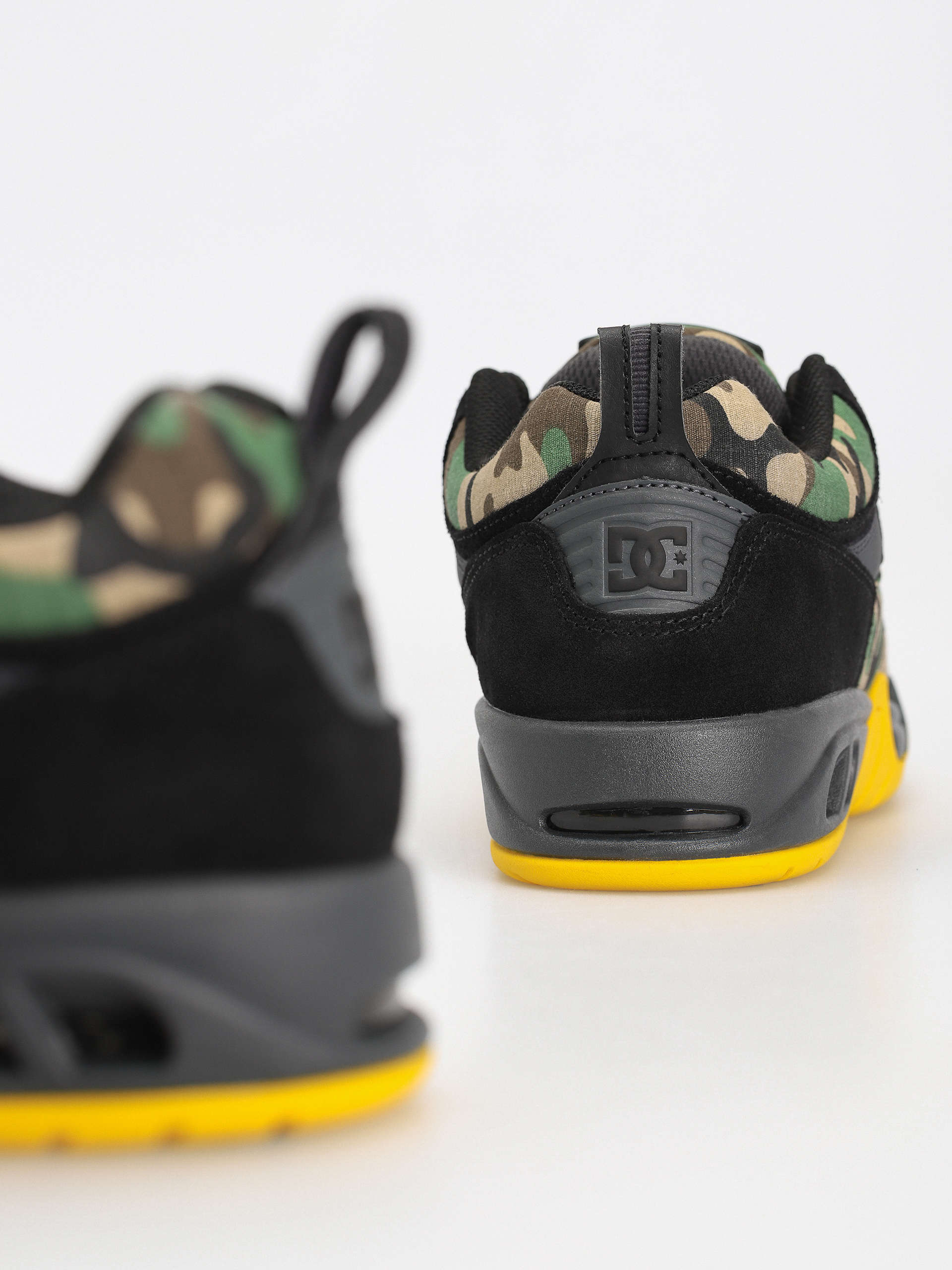 DC X Thrasher Truth Shoes (black/camo)