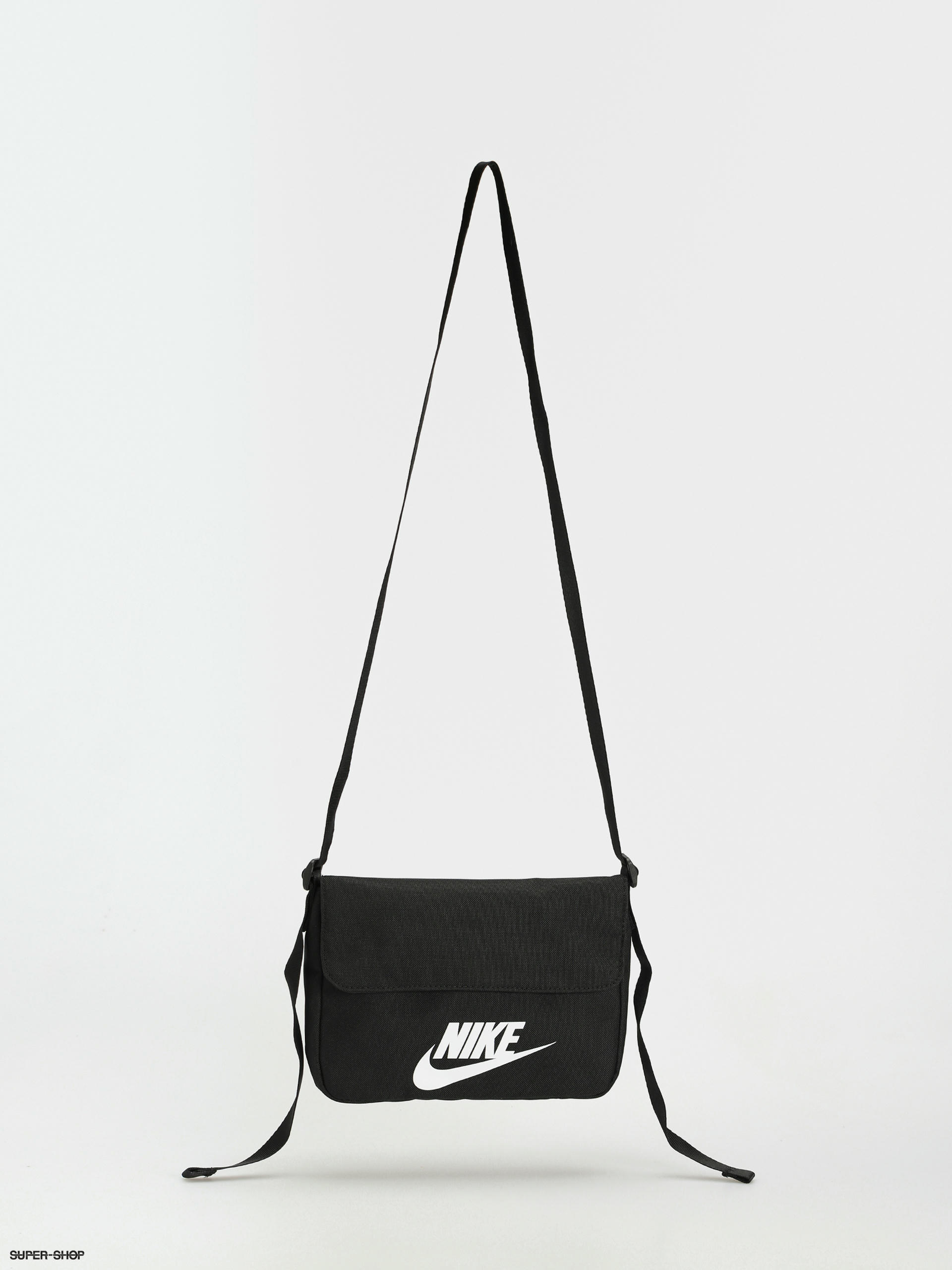 Unboxing/Reviewing The Nike Heritage Crossbody Bag 4L (On Body) - YouTube
