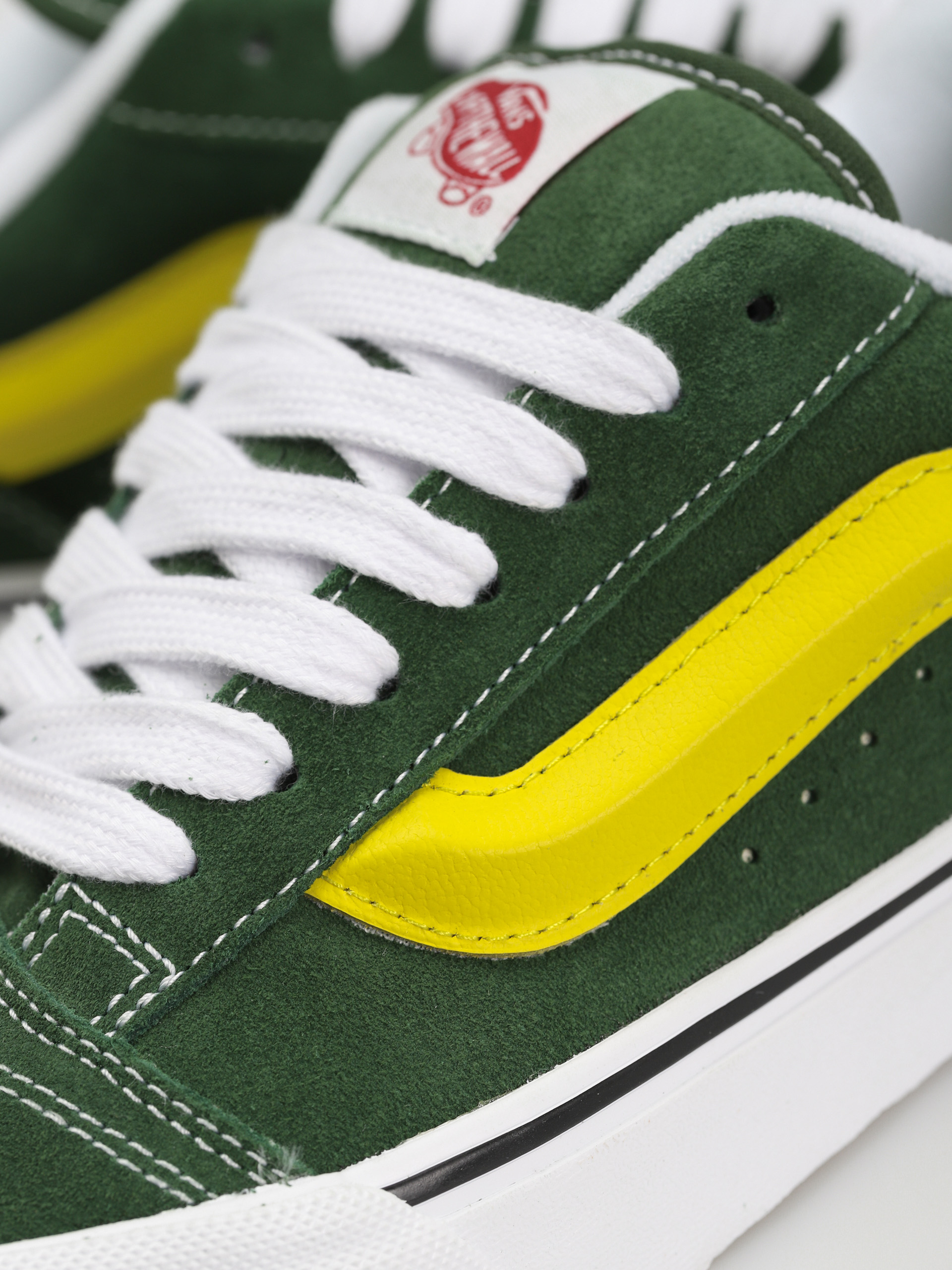 Vans Knu Skool Shoes (green/true white)