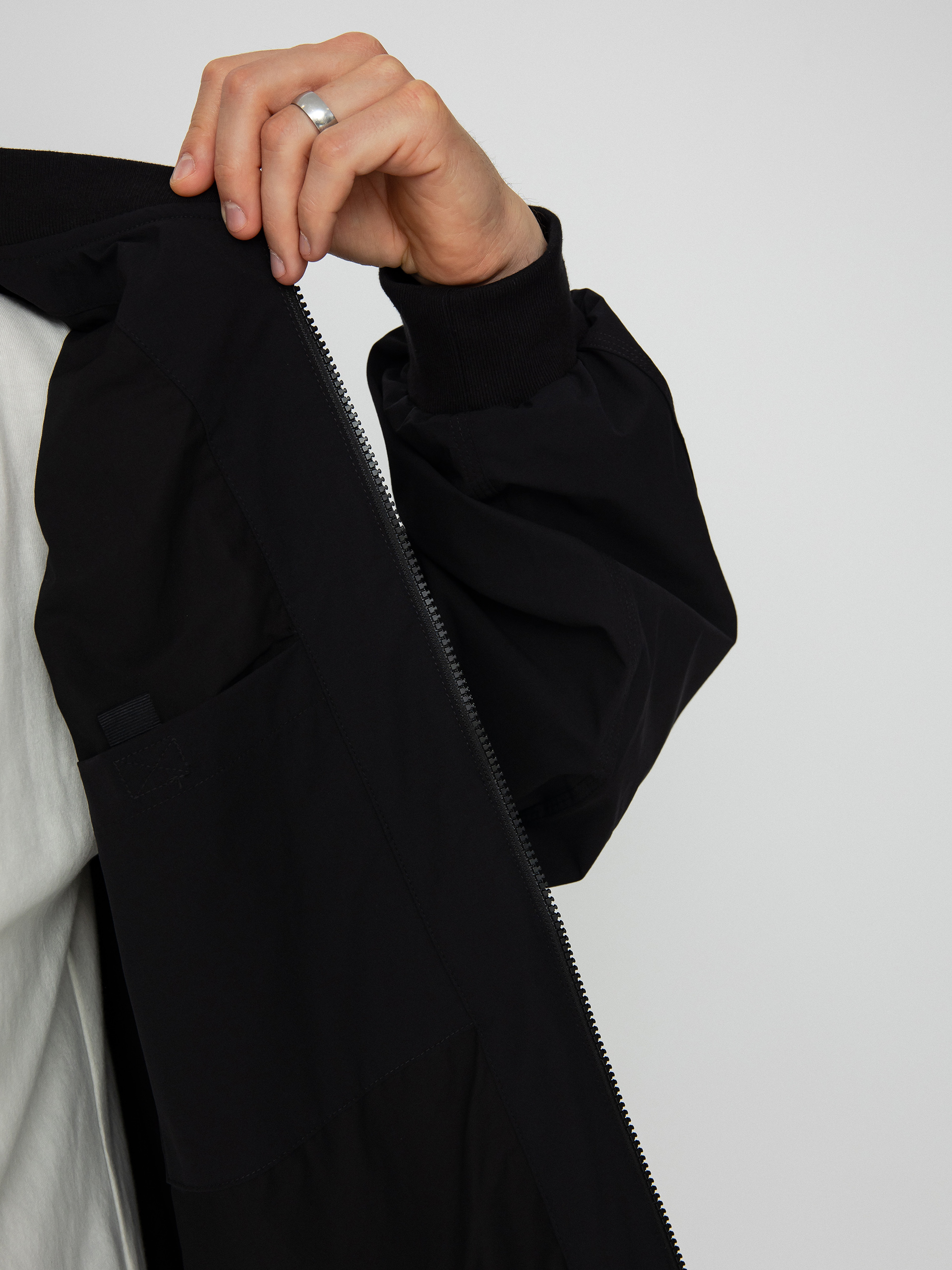 Carhartt WIP Active Bomber Jacket (black)