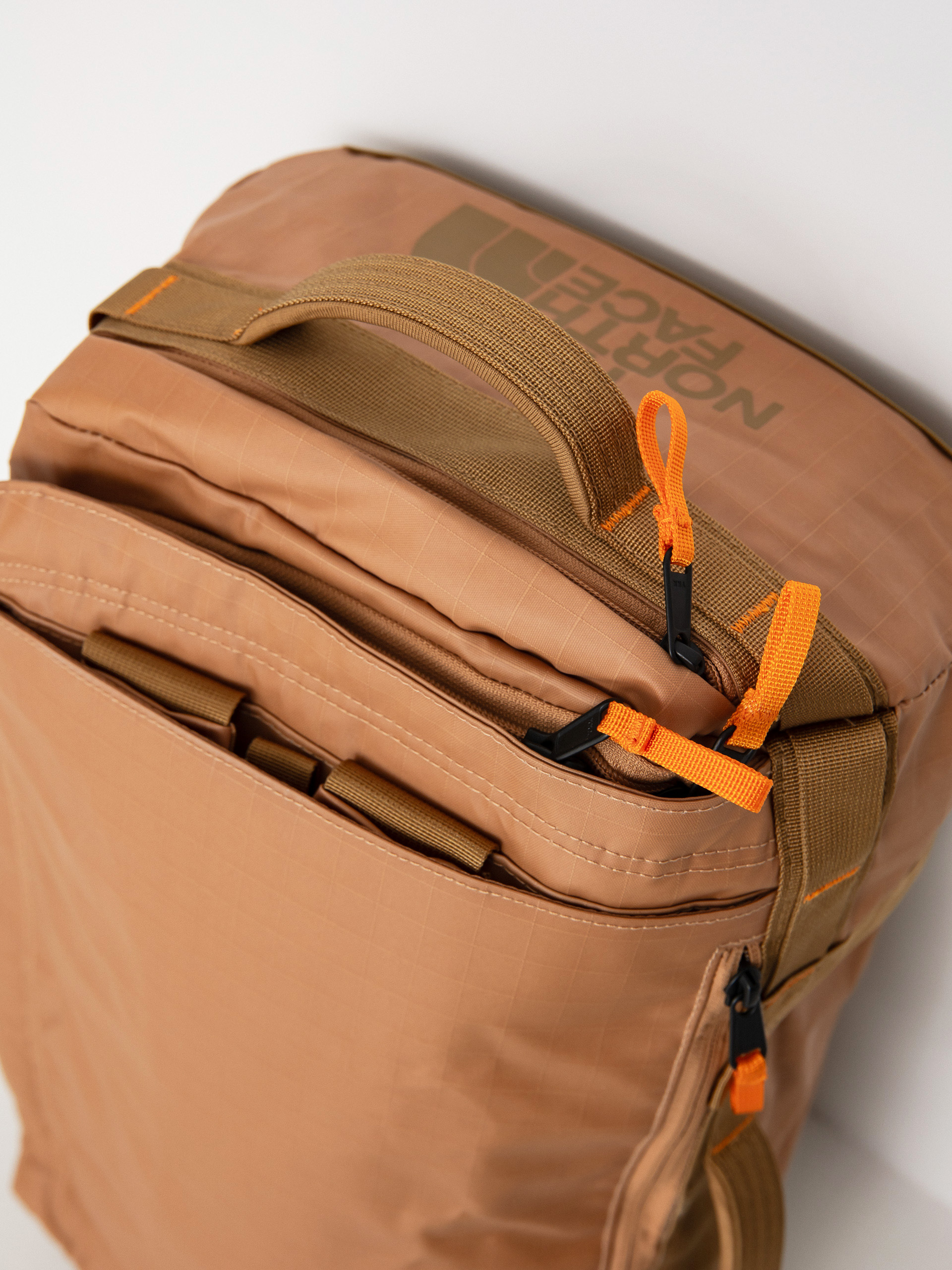 The North Face Base Camp Voyager Duffel 32L Bag (almondbuttr/ultybn/mdrn)