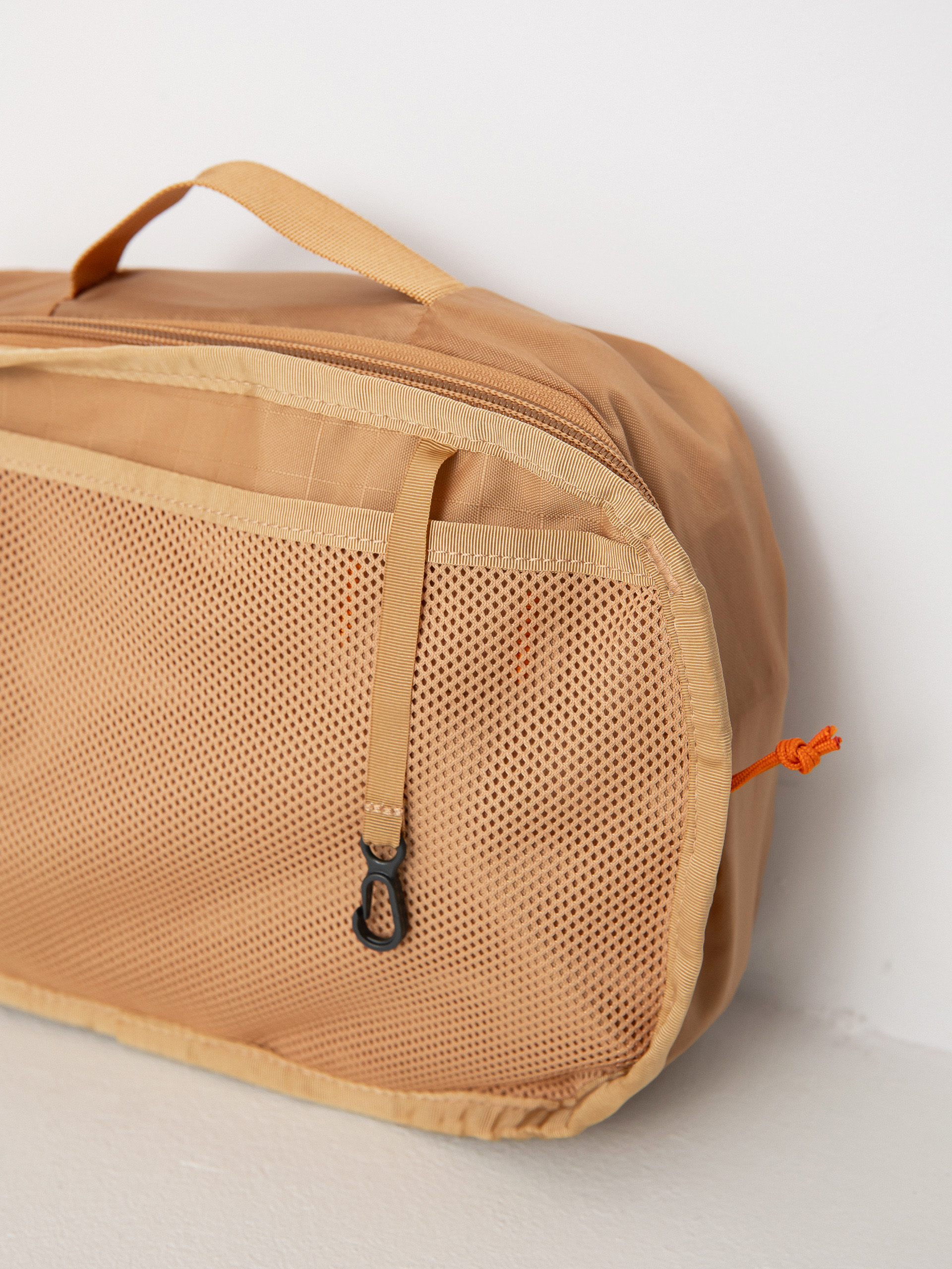 The North Face Base Camp Voyager Duffel 32L Bag (almondbuttr/ultybn/mdrn)