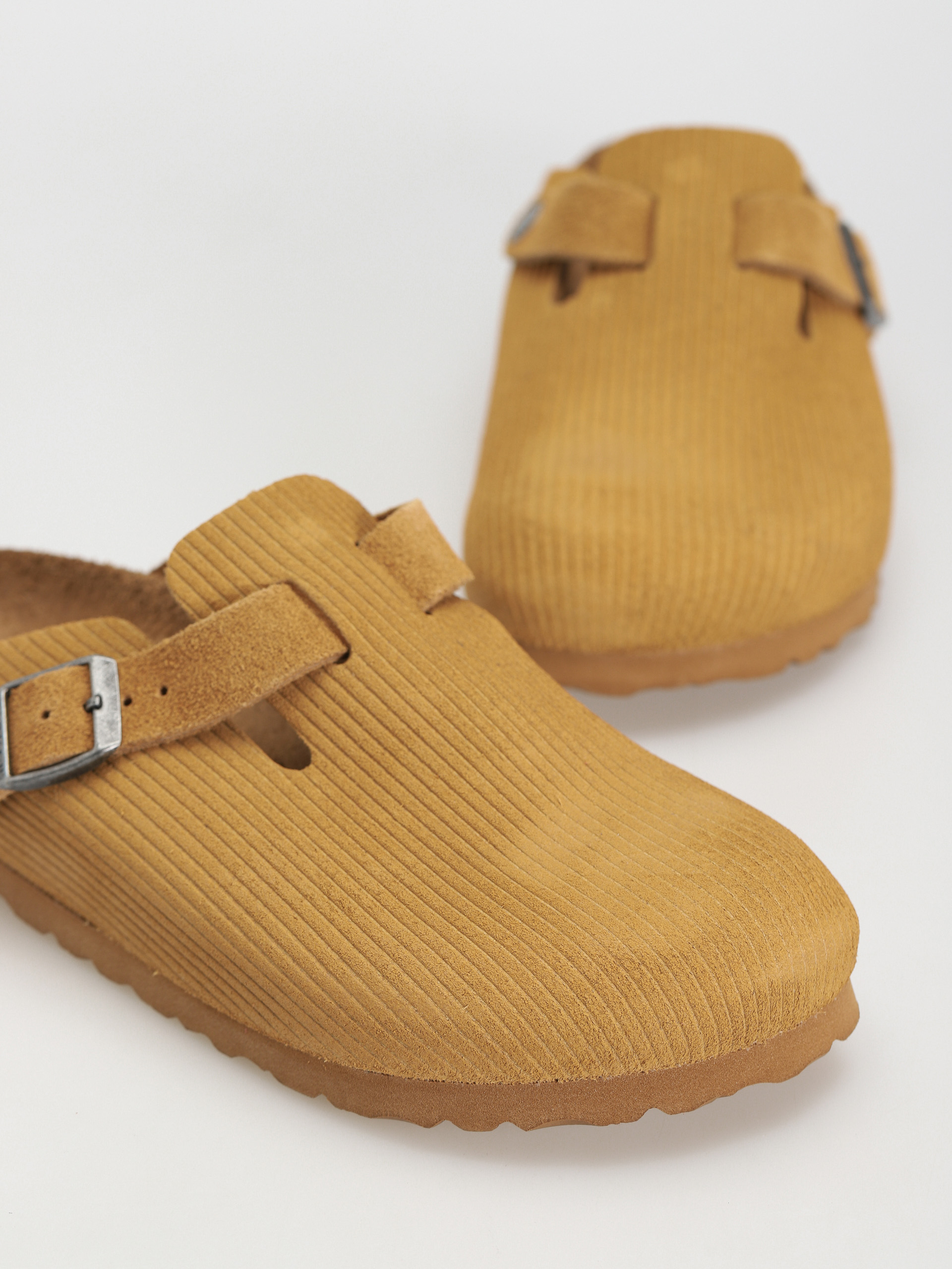 Birkenstock Boston Suede Embossed Narrow Flip-flops Wmn (corduroy cork brown)