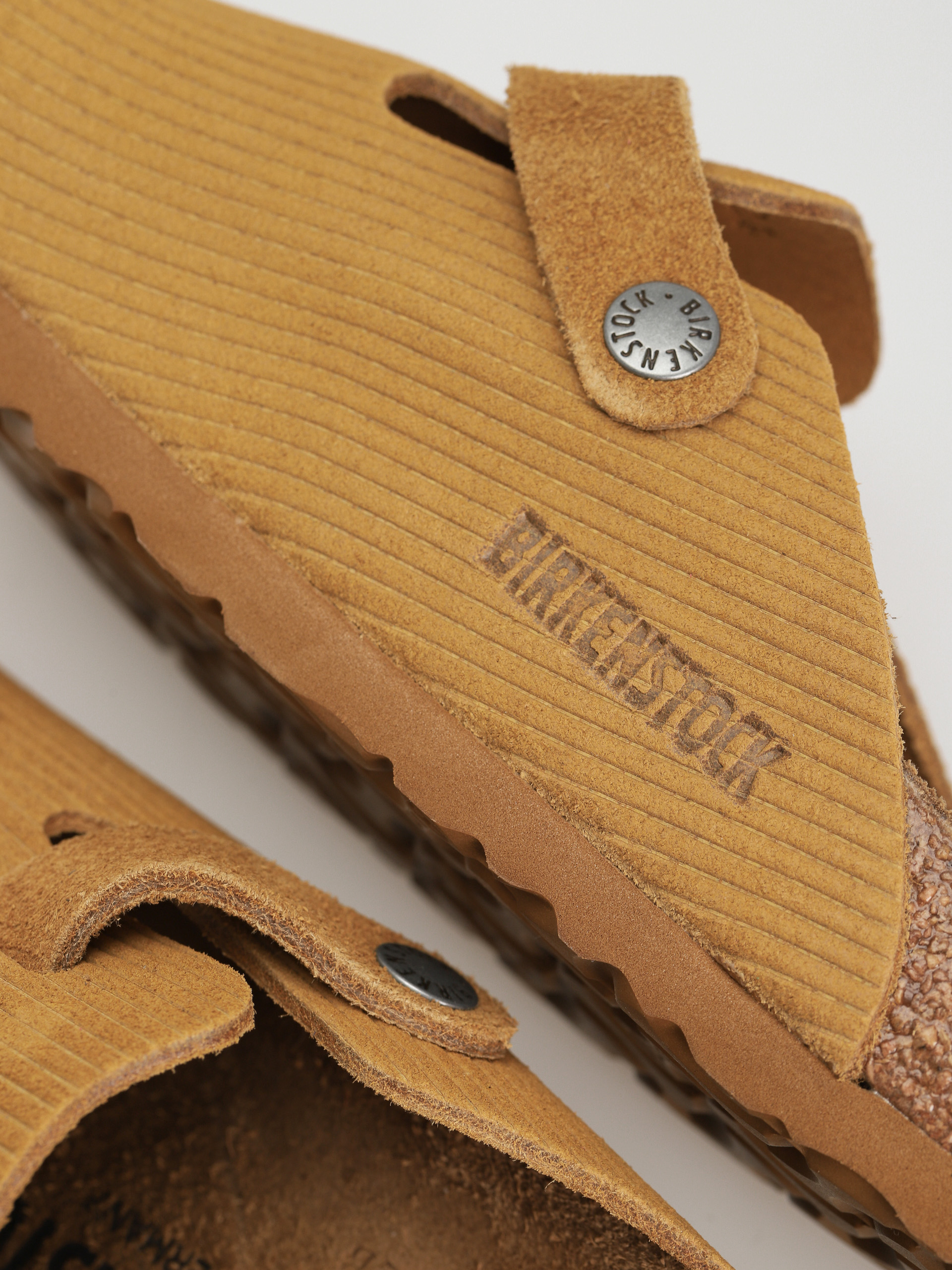 Birkenstock Boston Suede Embossed Narrow Flip-flops Wmn (corduroy cork brown)