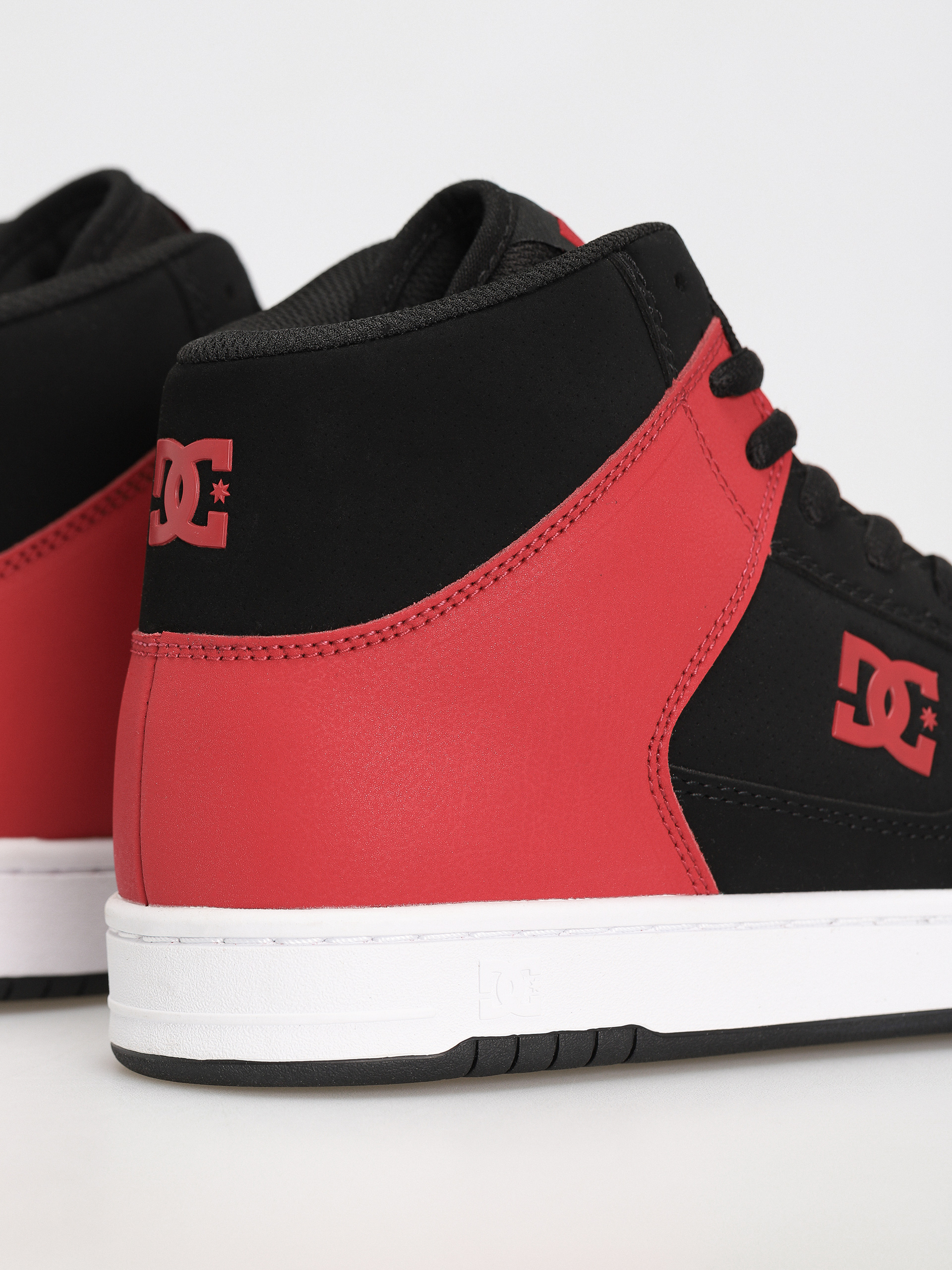DC Manteca 4 Hi Shoes (black/red)