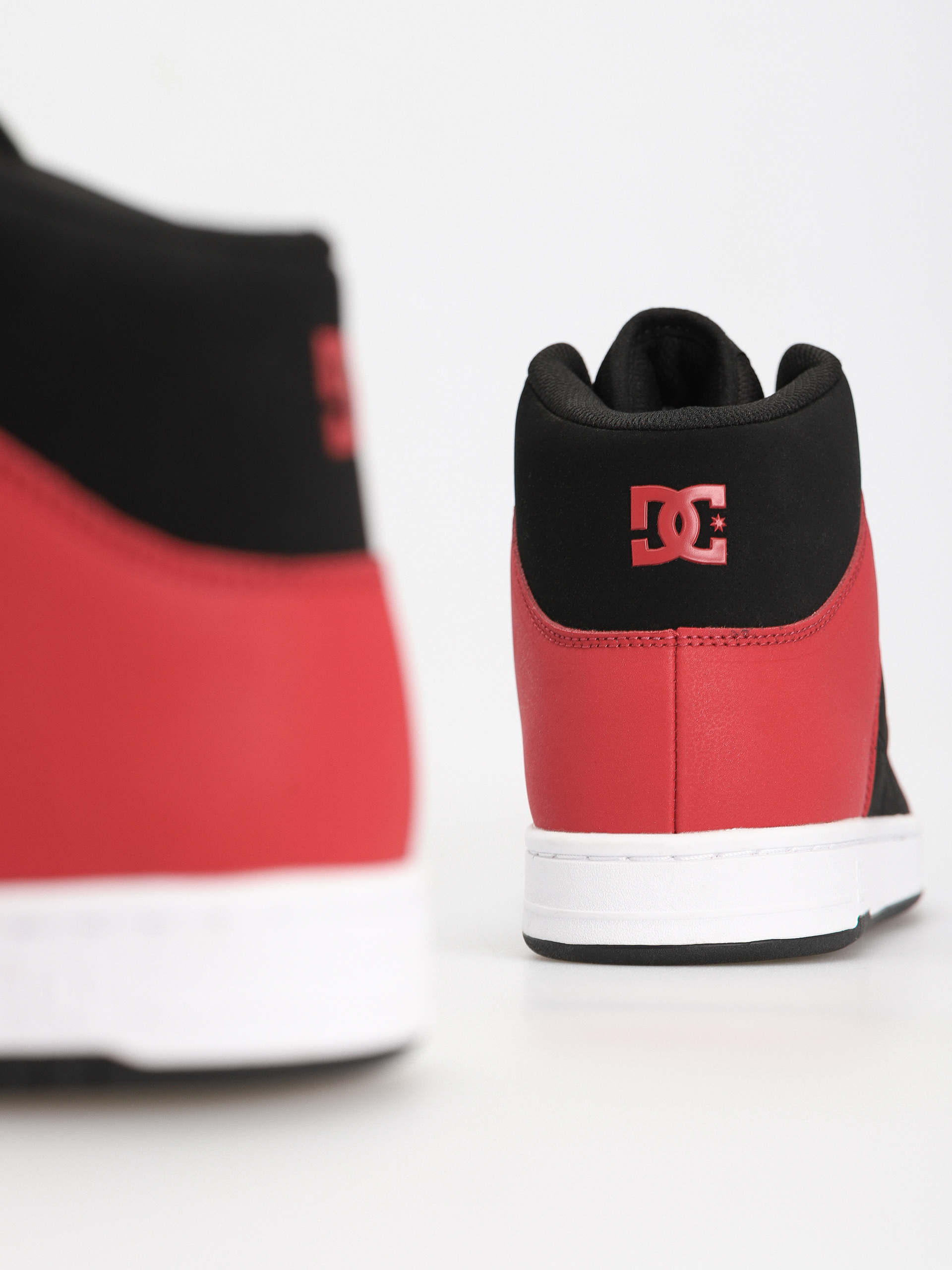 DC Manteca 4 Hi Shoes (black/red)