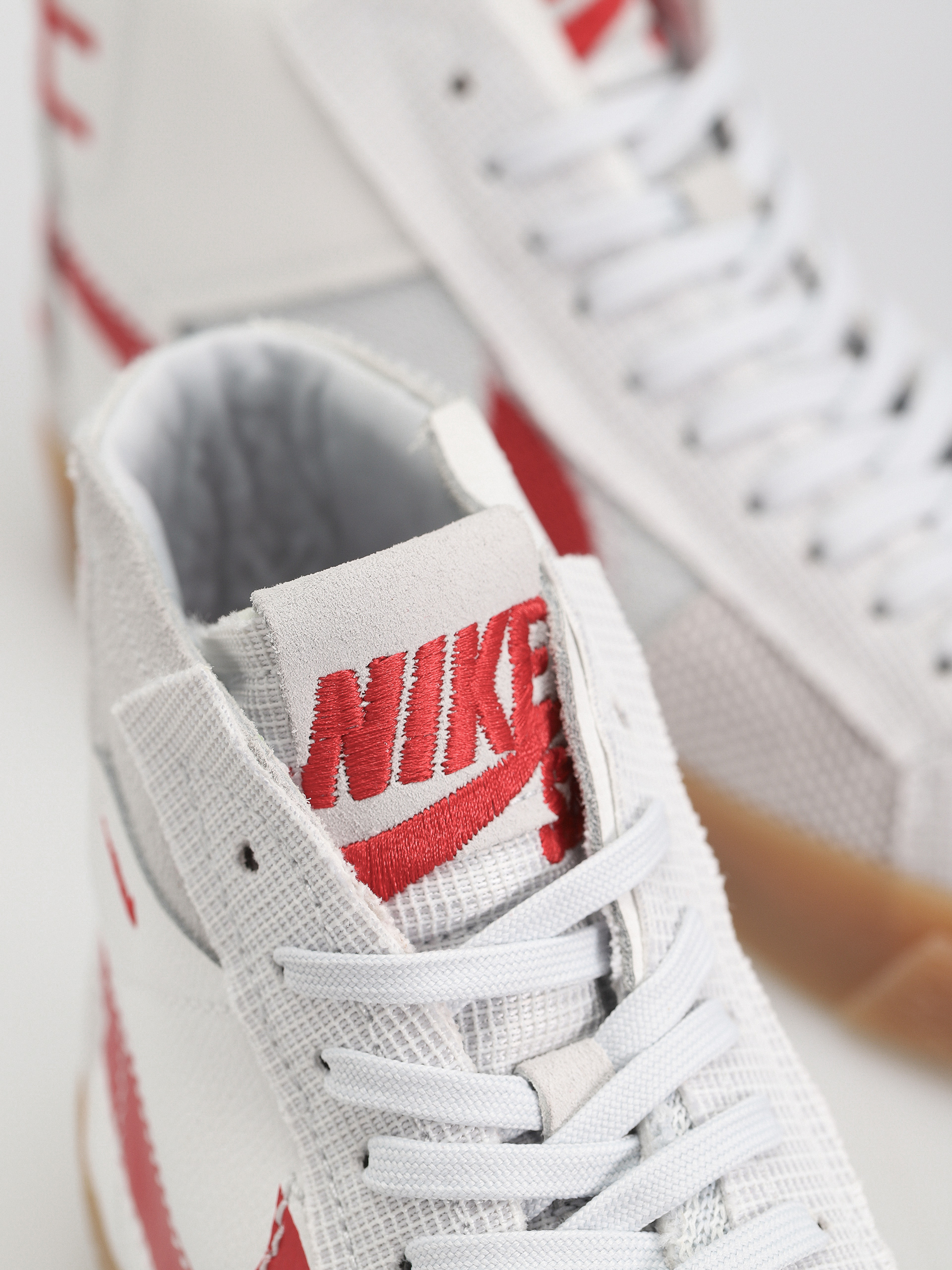 Nike SB Zoom Blazer Mid Prm Shoes (summit white/university red)
