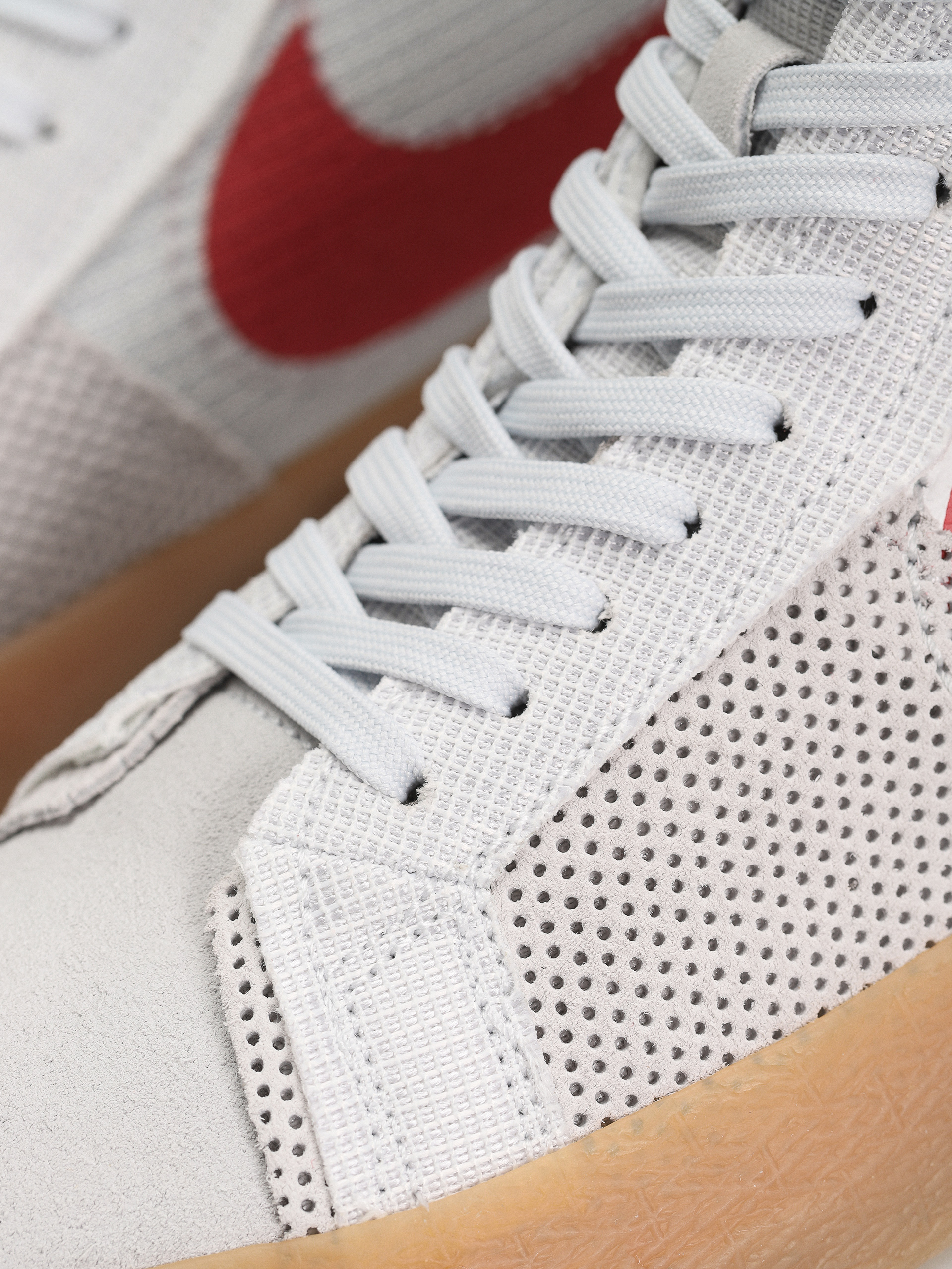 Nike SB Zoom Blazer Mid Prm Shoes (summit white/university red)