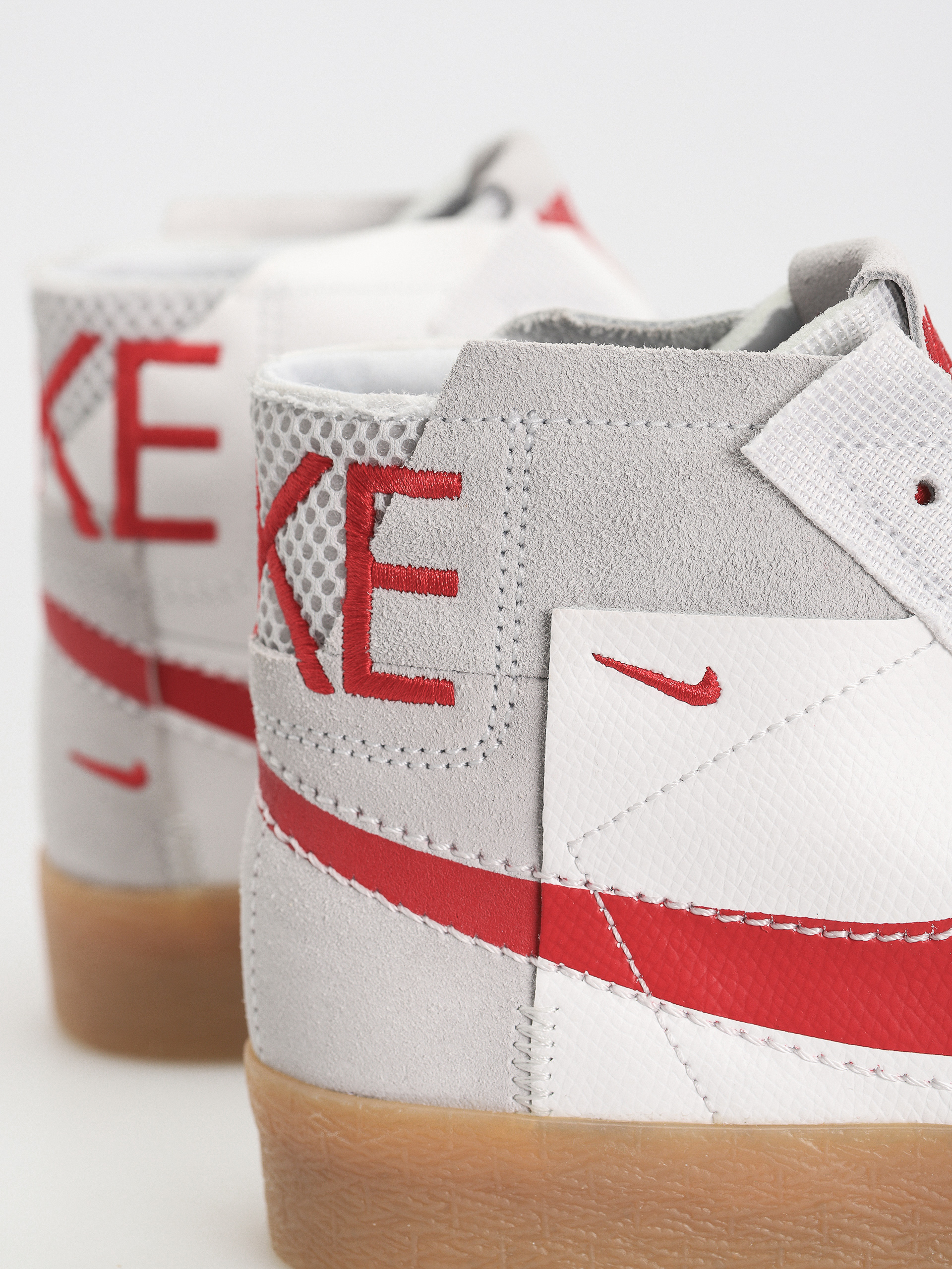 Nike SB Zoom Blazer Mid Prm Shoes (summit white/university red)