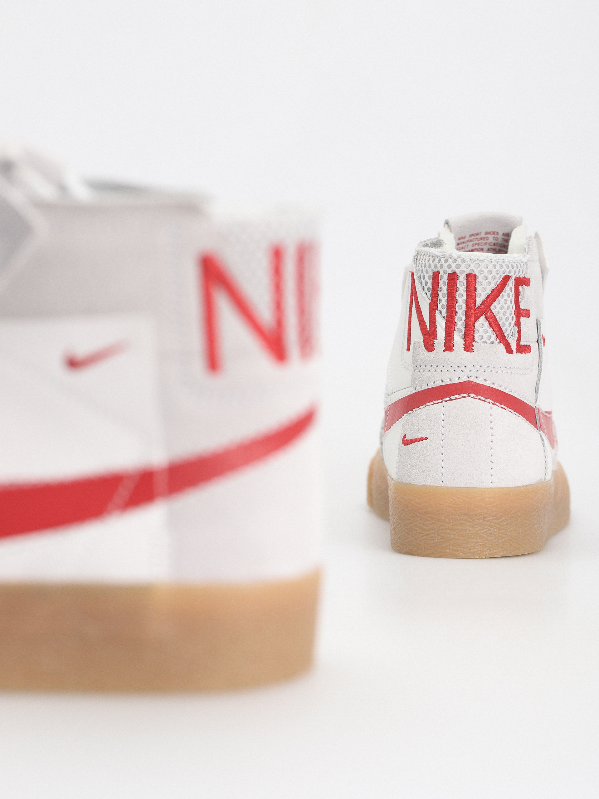 Nike SB Zoom Blazer Mid Prm Shoes (summit white/university red)