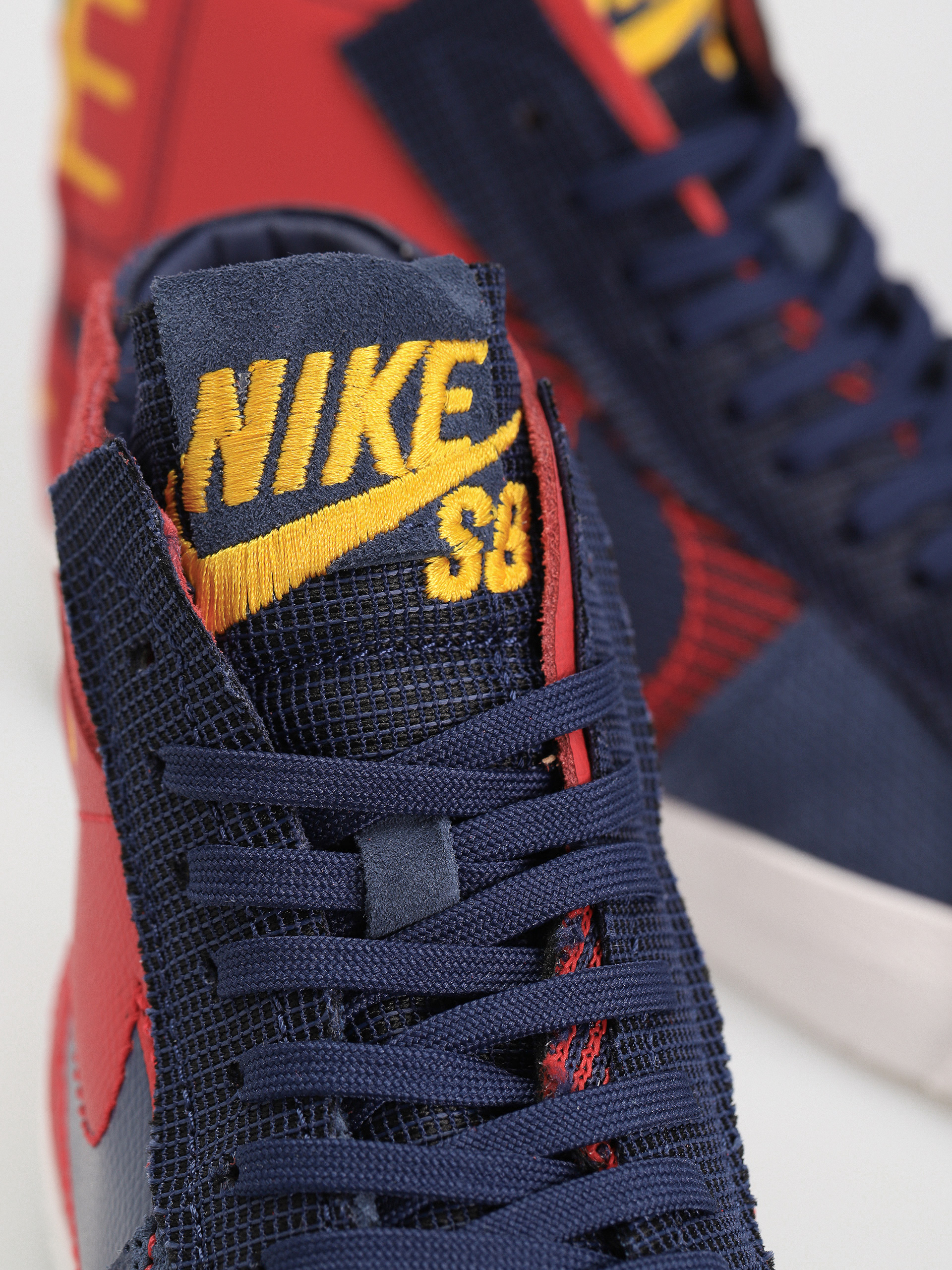 Nike SB Zoom Blazer Mid Prm Shoes (university red/midnight navy)