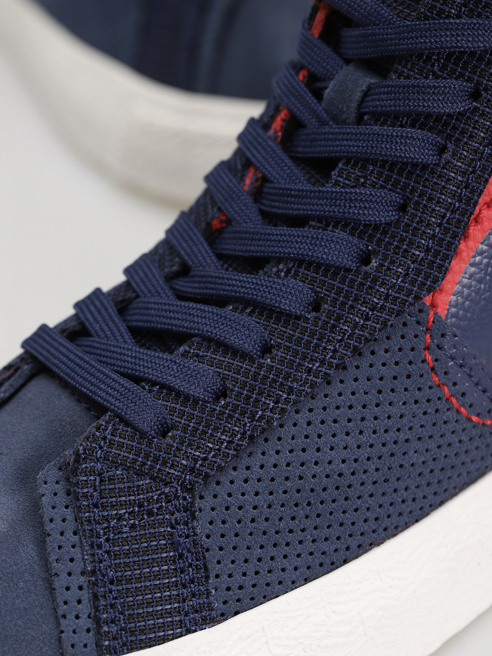 Nike SB Zoom Blazer Mid Prm Shoes (university red/midnight navy)