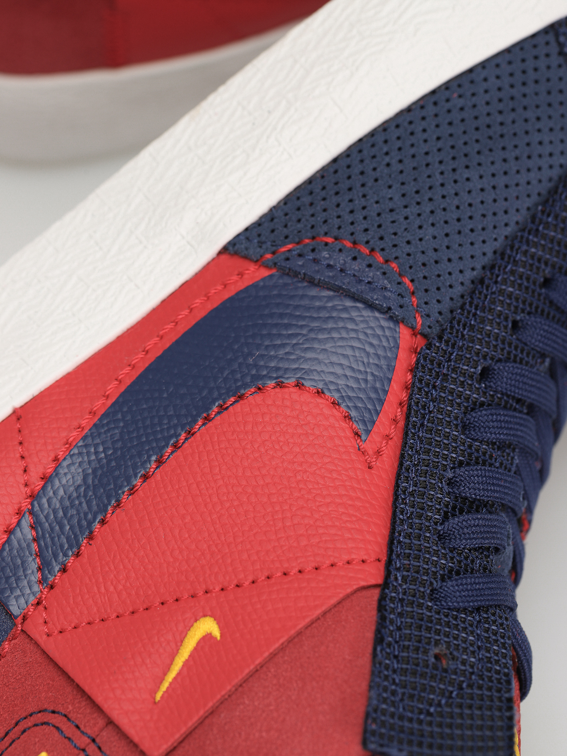Nike SB Zoom Blazer Mid Prm Shoes (university red/midnight navy)