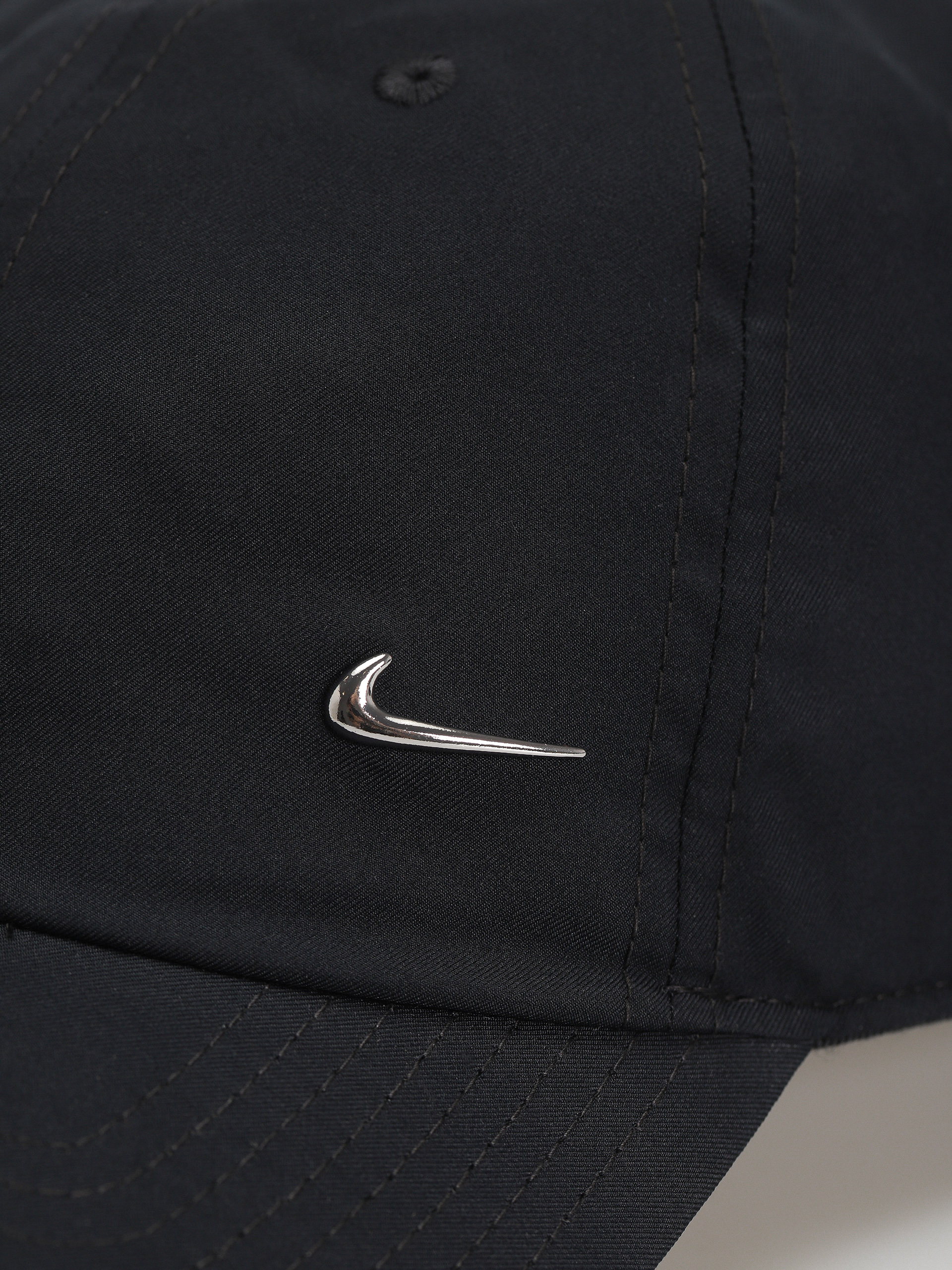 Nike silver 2024 swoosh cap