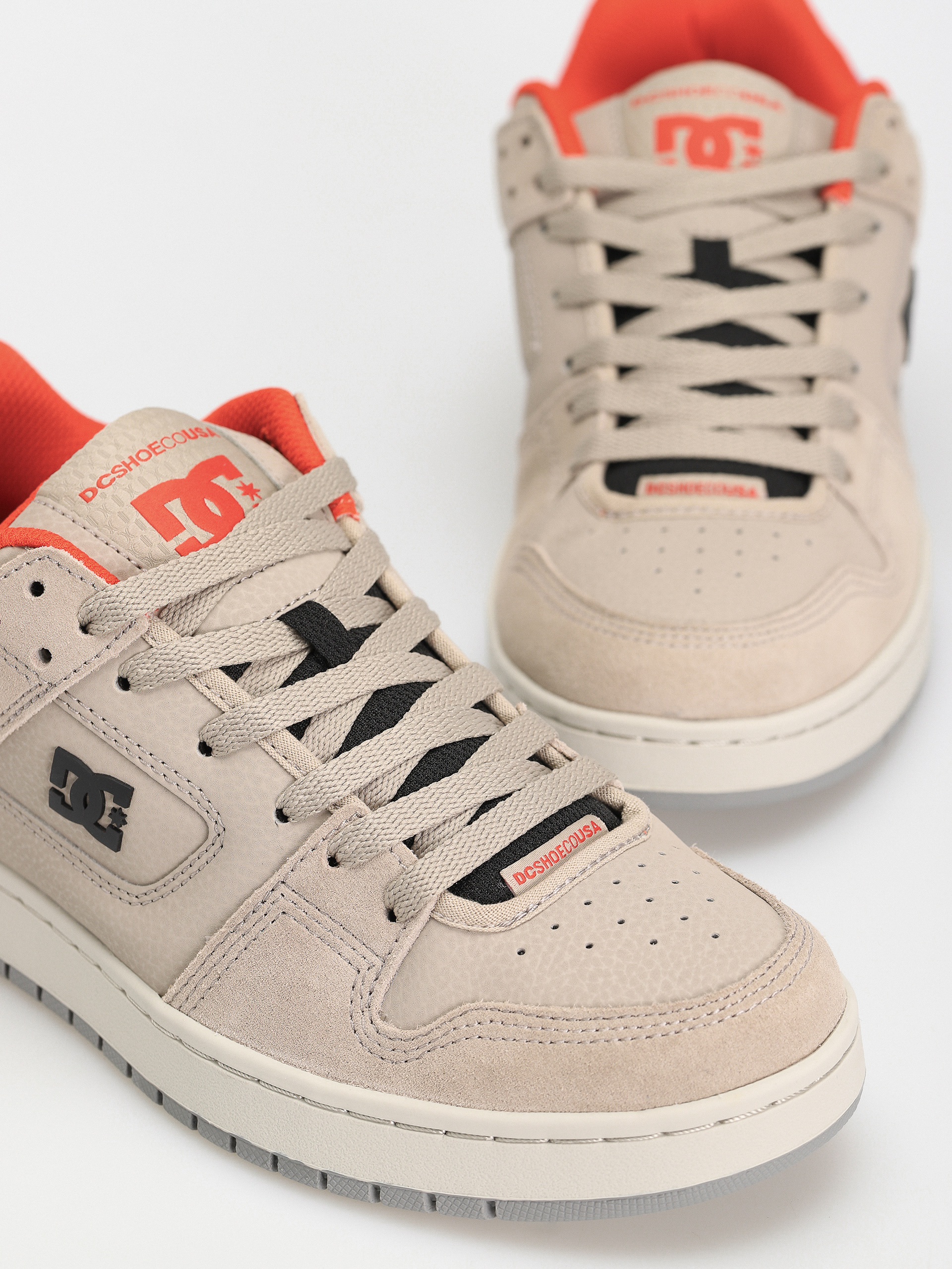 DC Manteca Se Shoes (light camel)
