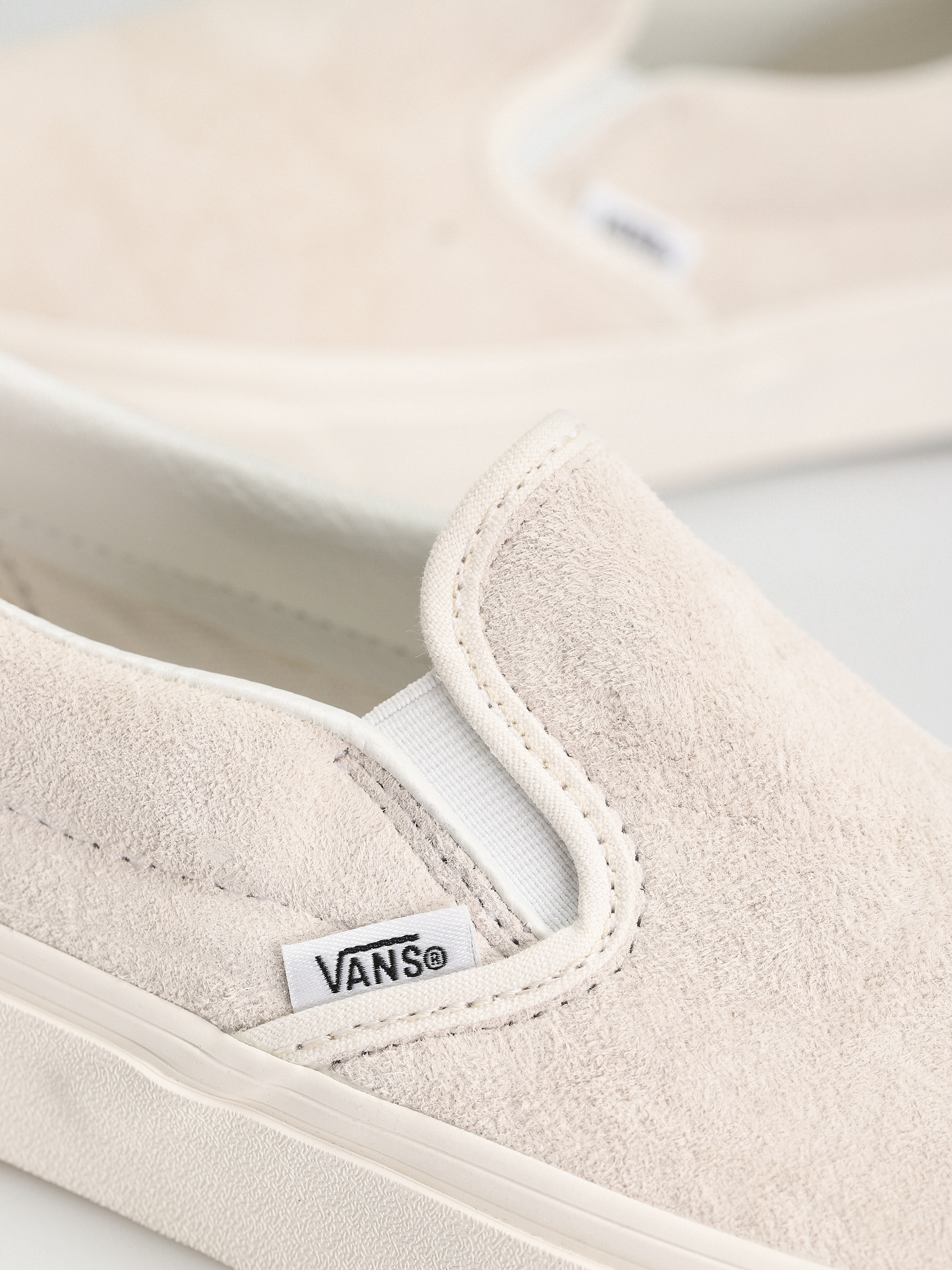 Vans classic slip on sale on pink suede