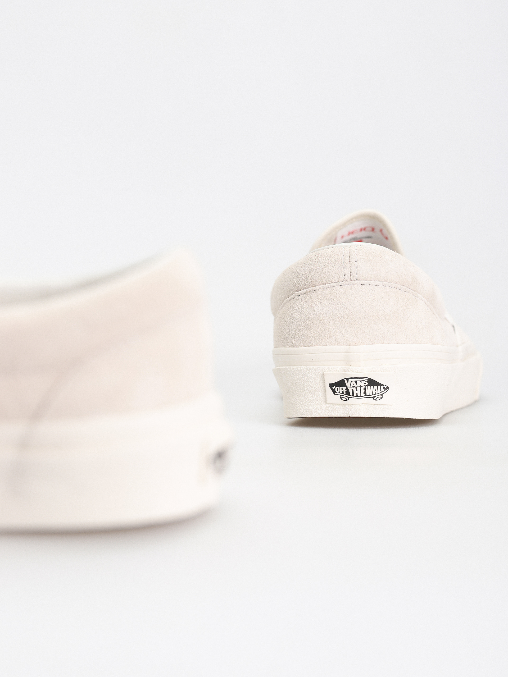 Vans Classic Slip On Shoes (pig suede blanc de blanc)