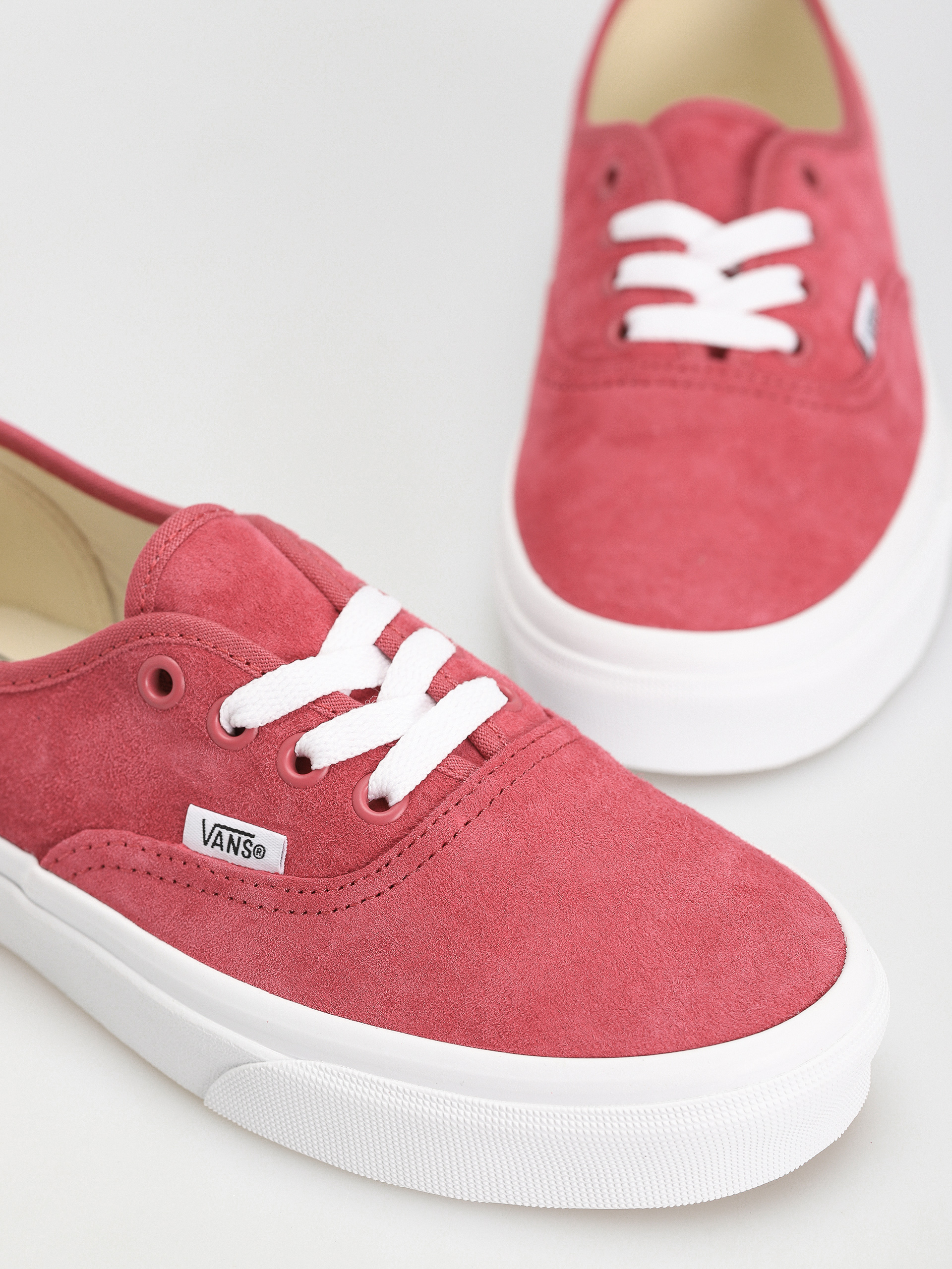 Vans Authentic Shoes (pig suede holly berry)