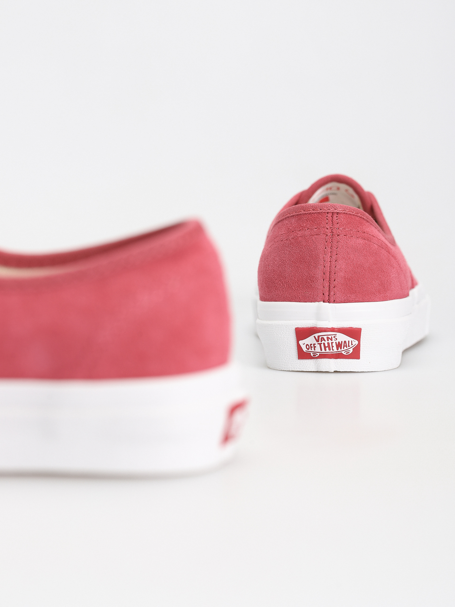 Vans Authentic Shoes (pig suede holly berry)