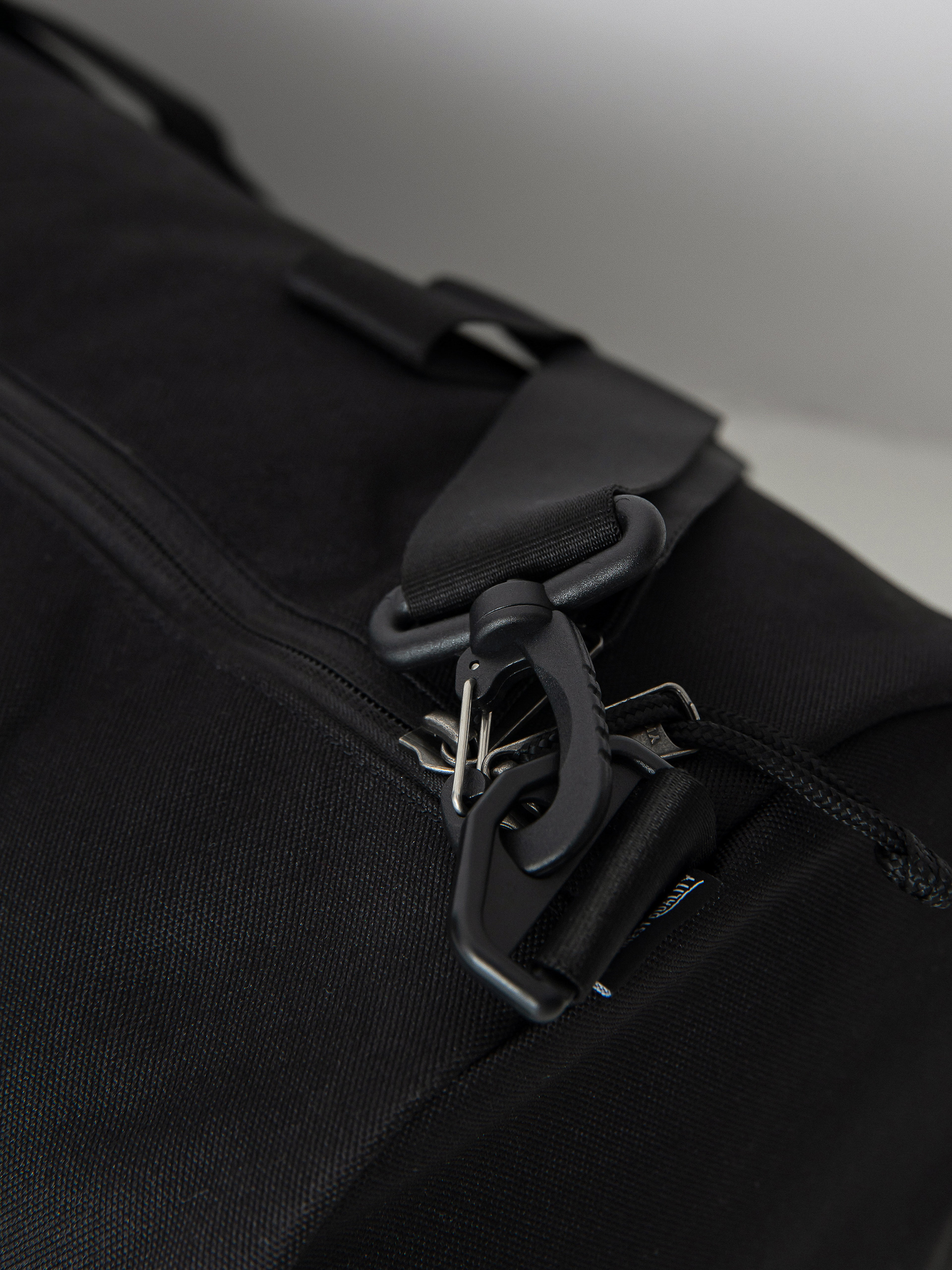 Herschel Supply Co. Classic Gym Bag Bag (black)