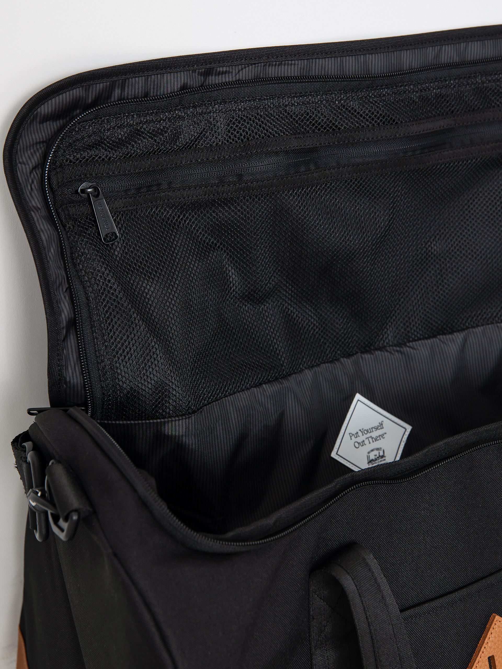 Herschel Supply Co. Heritage Duffle Bag (black/saddle brown)