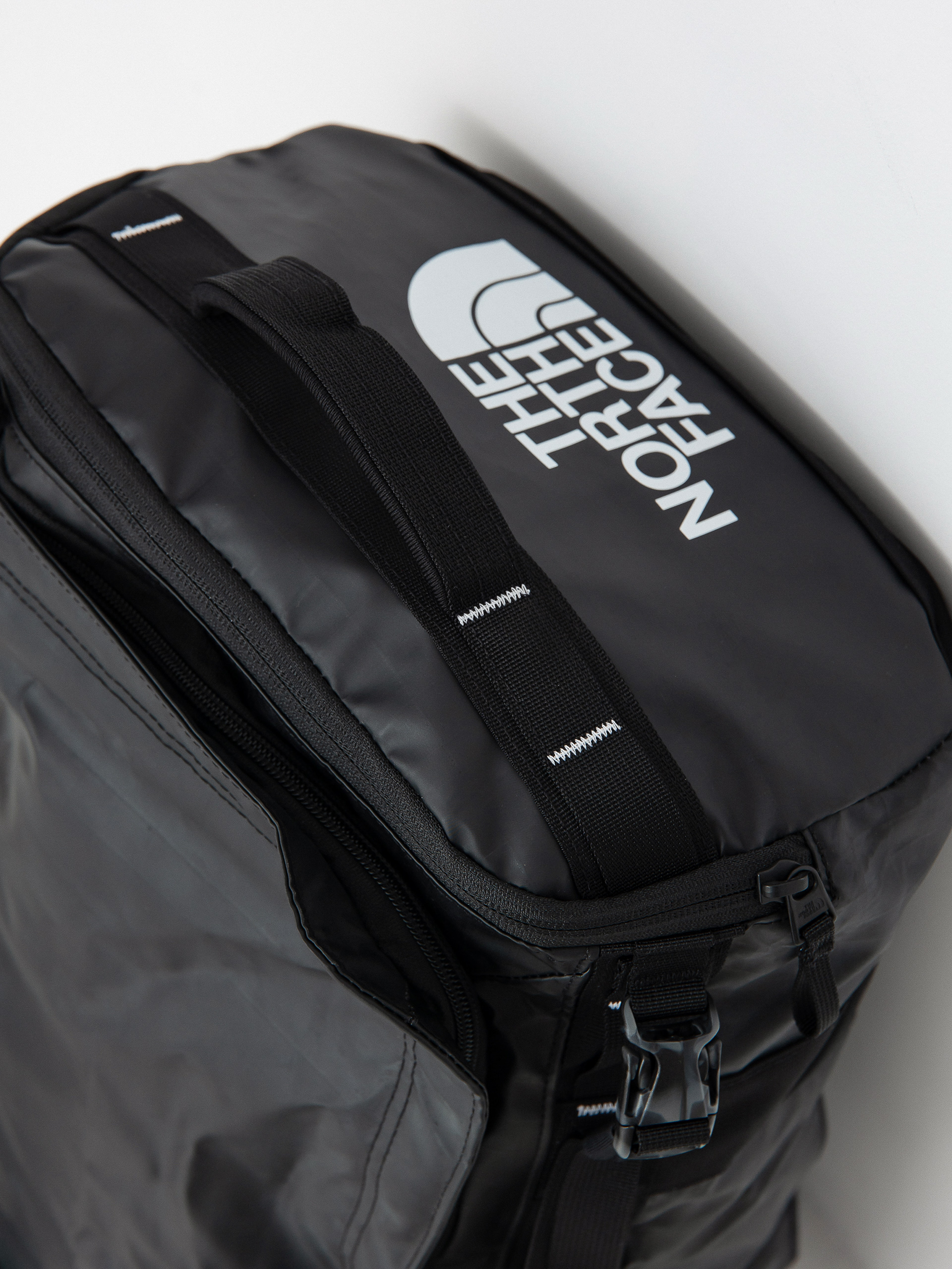 The North Face Base Camp Voyager Duffel 32L Bag (tnf black/tnf white)