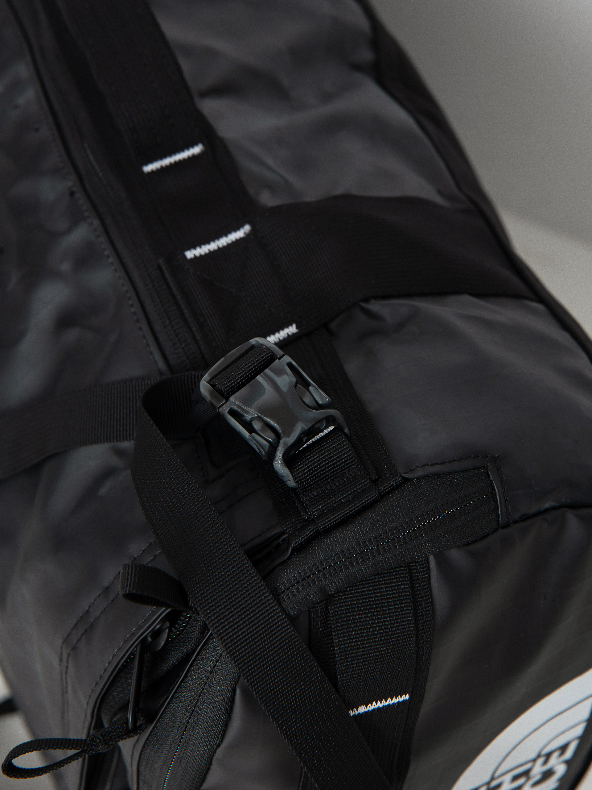 The North Face Base Camp Voyager Duffel 32L Bag (tnf black/tnf white)