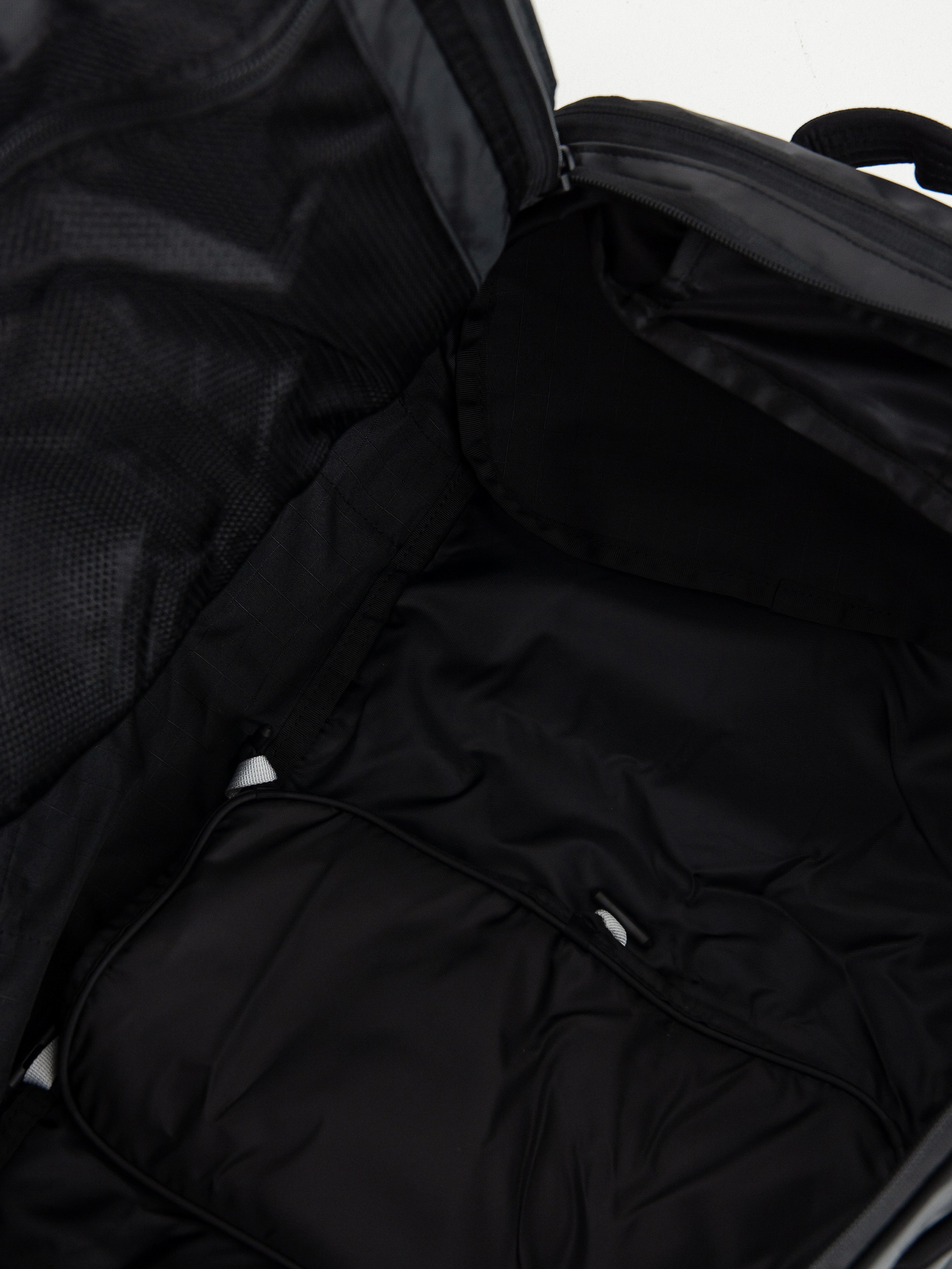 The North Face Base Camp Voyager Duffel 32L Bag (tnf black/tnf white)