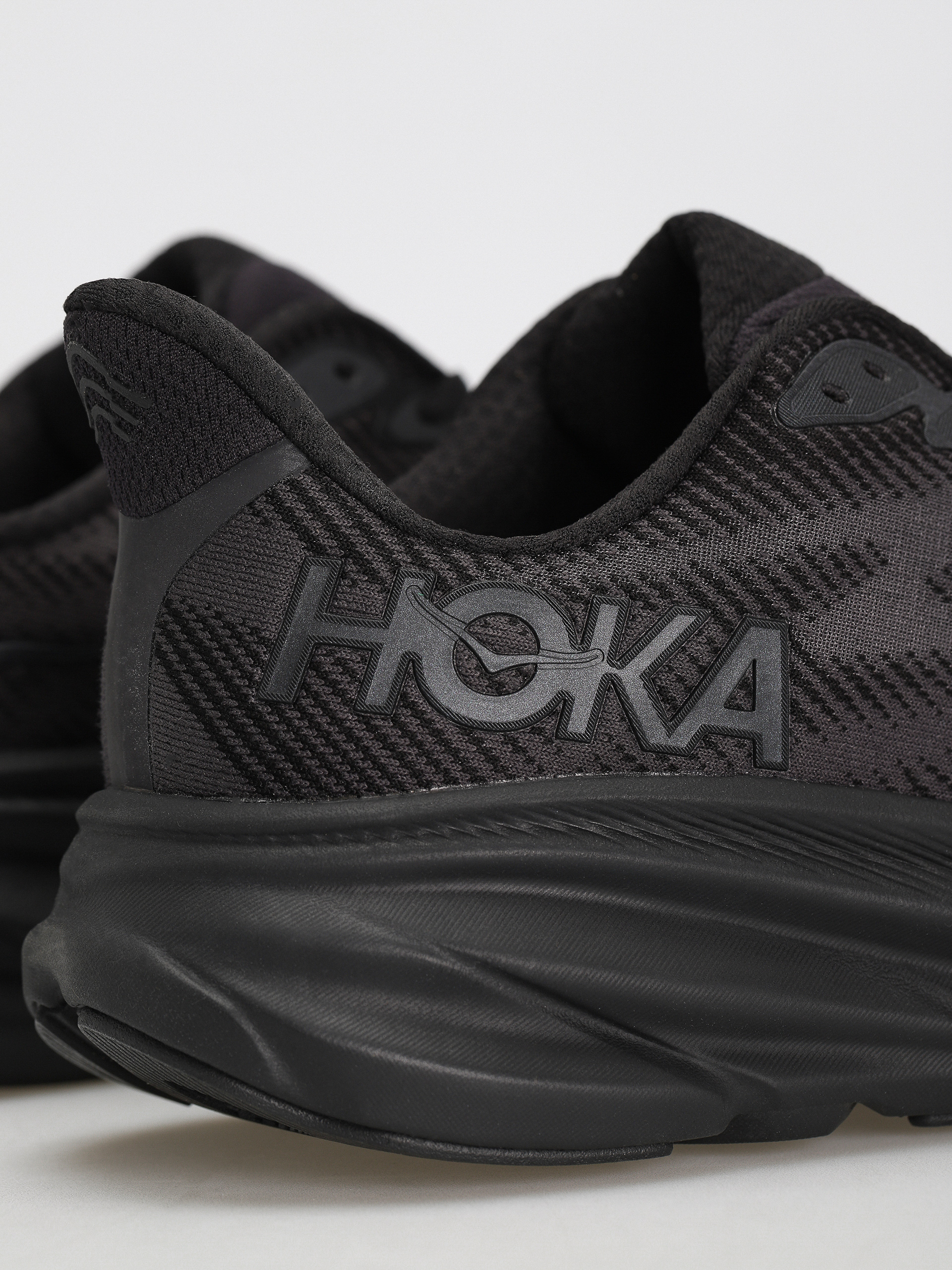 Hoka Clifton 9 Shoes (black/black)