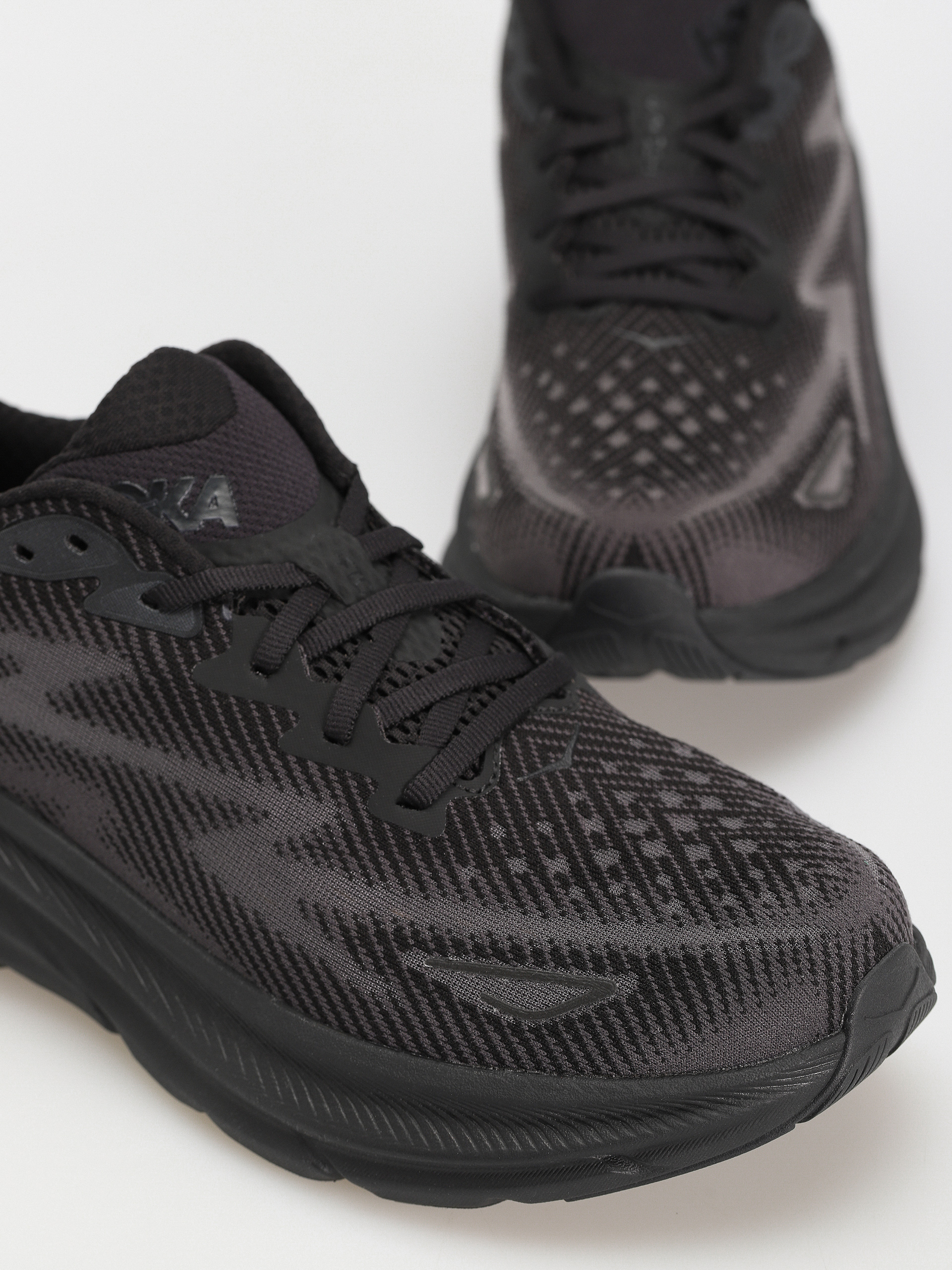 Hoka Clifton 9 Shoes (black/black)
