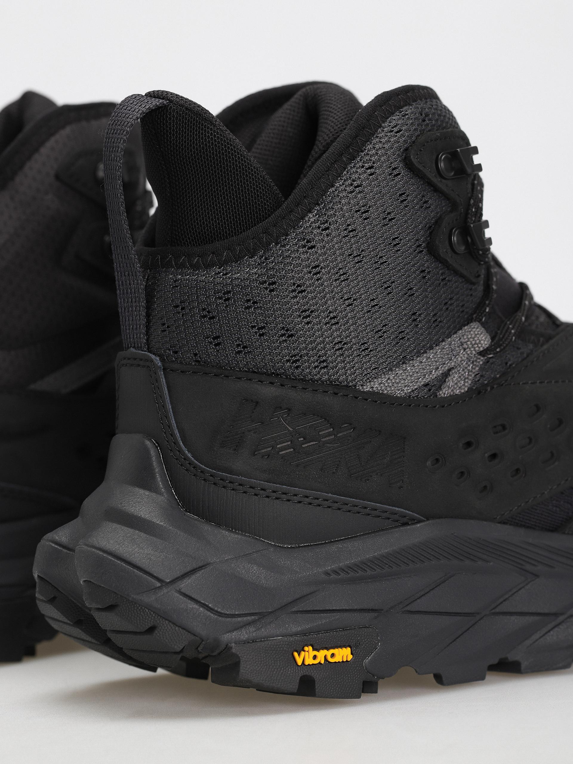 Hoka Anacapa Breeze Mid Shoes (black/black)