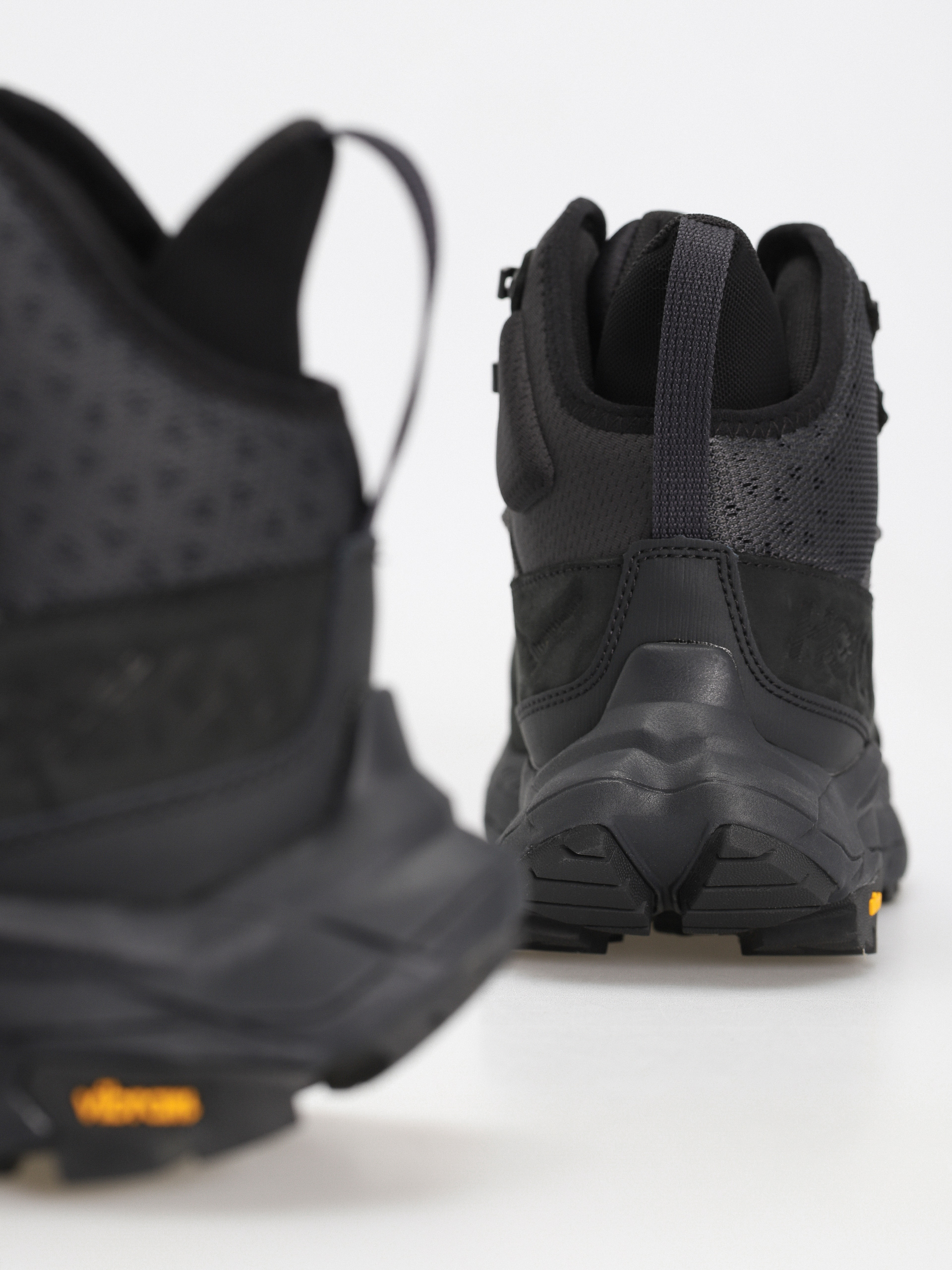 Hoka Anacapa Breeze Mid Shoes (black/black)