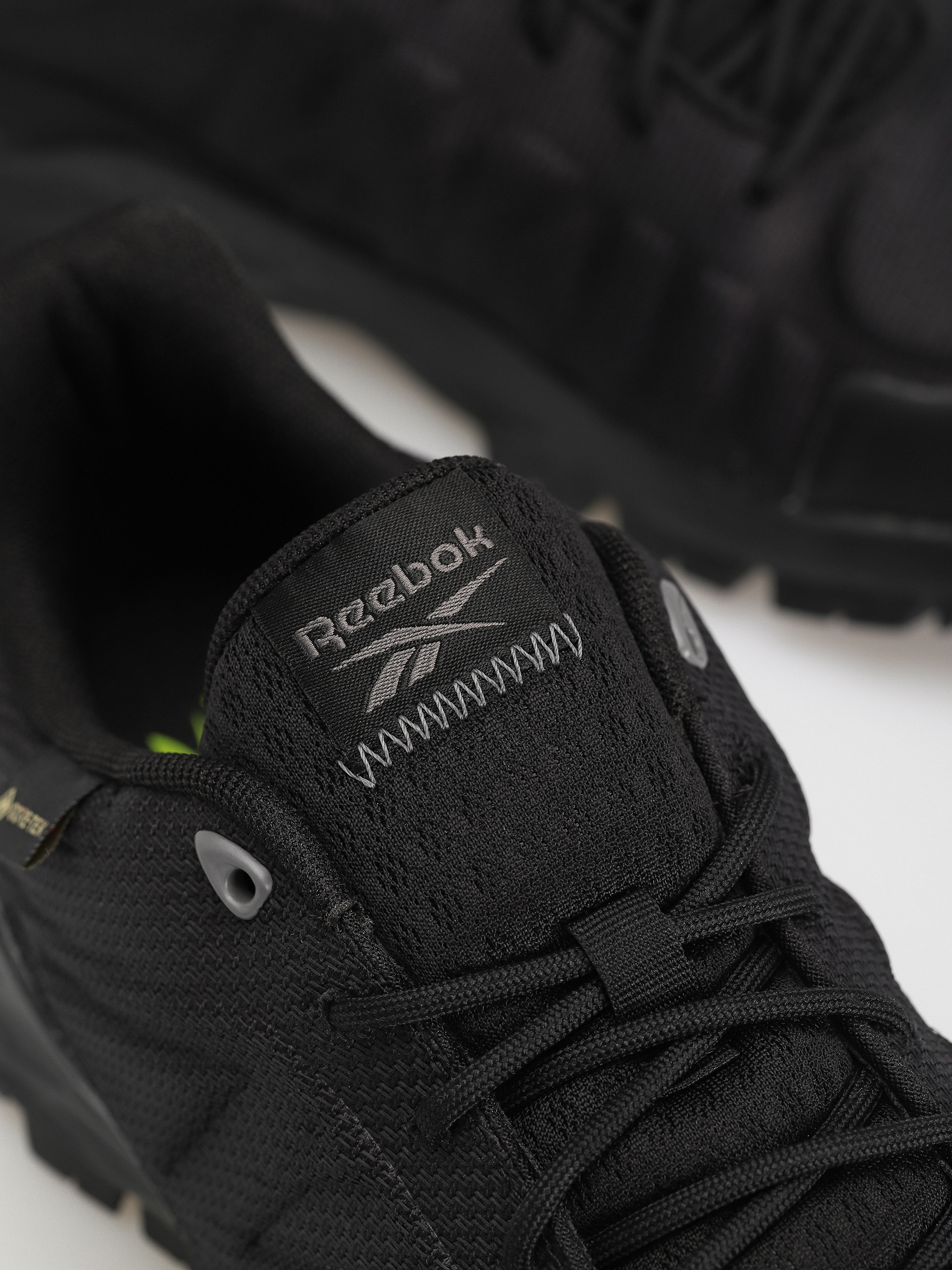 Reebok Astroride Trail GTX 2.0 Schuhe (cblack/cblack/pugry4)