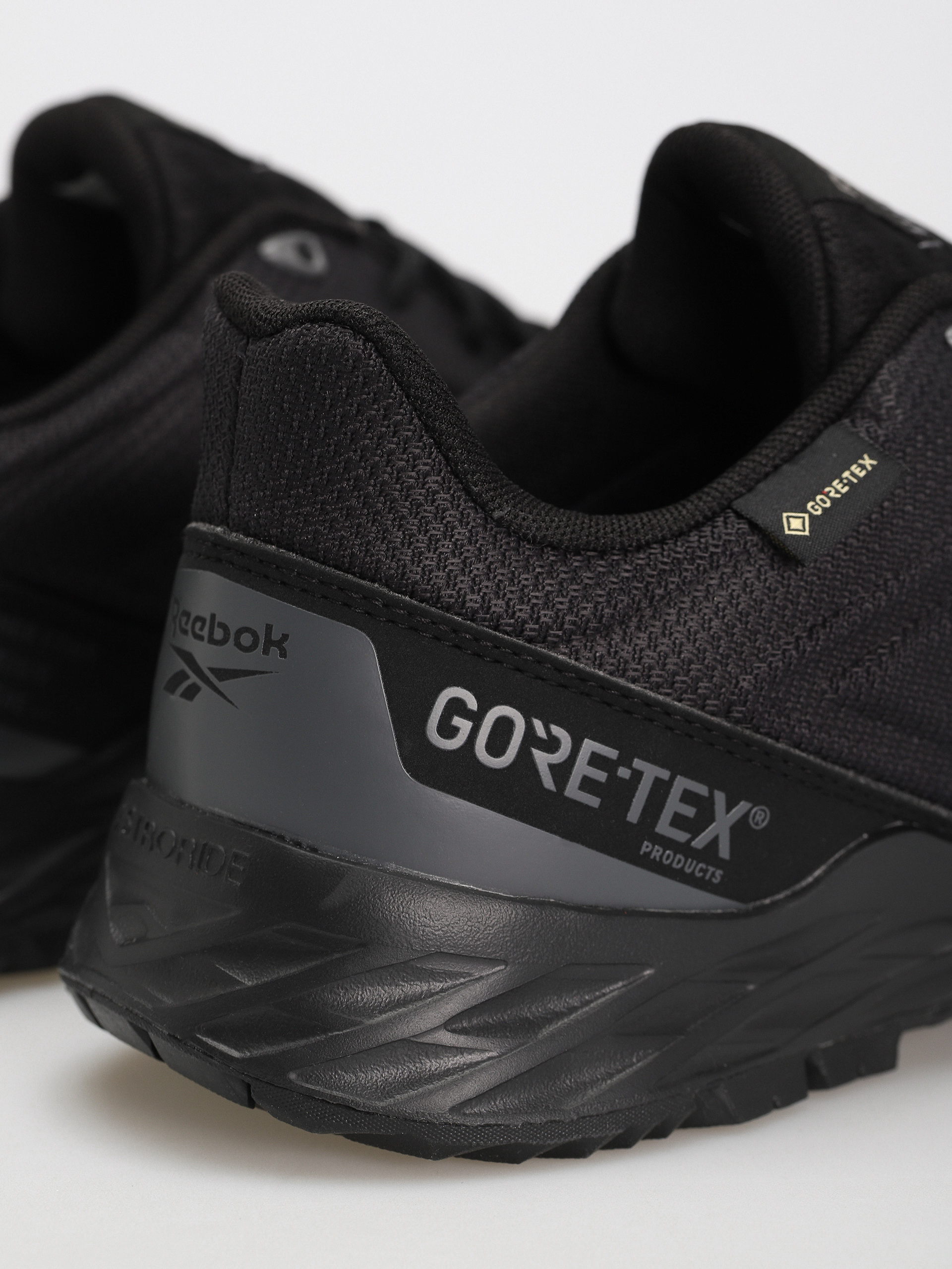 Reebok Astroride Trail GTX 2.0 Shoes (cblack/cblack/pugry4)