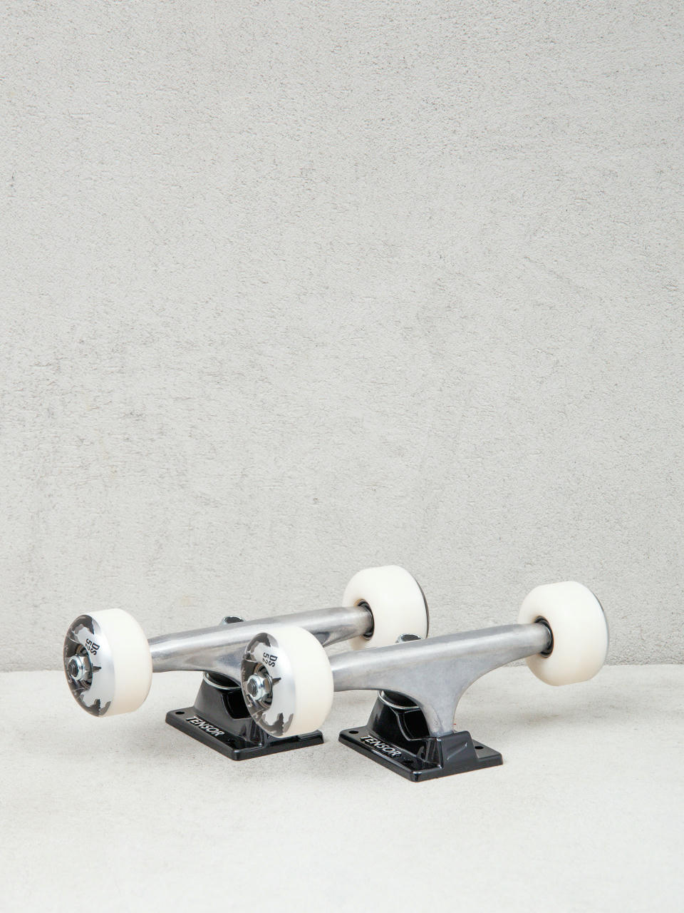 Tensor Darkstar Dissent Trucks (raw/black)