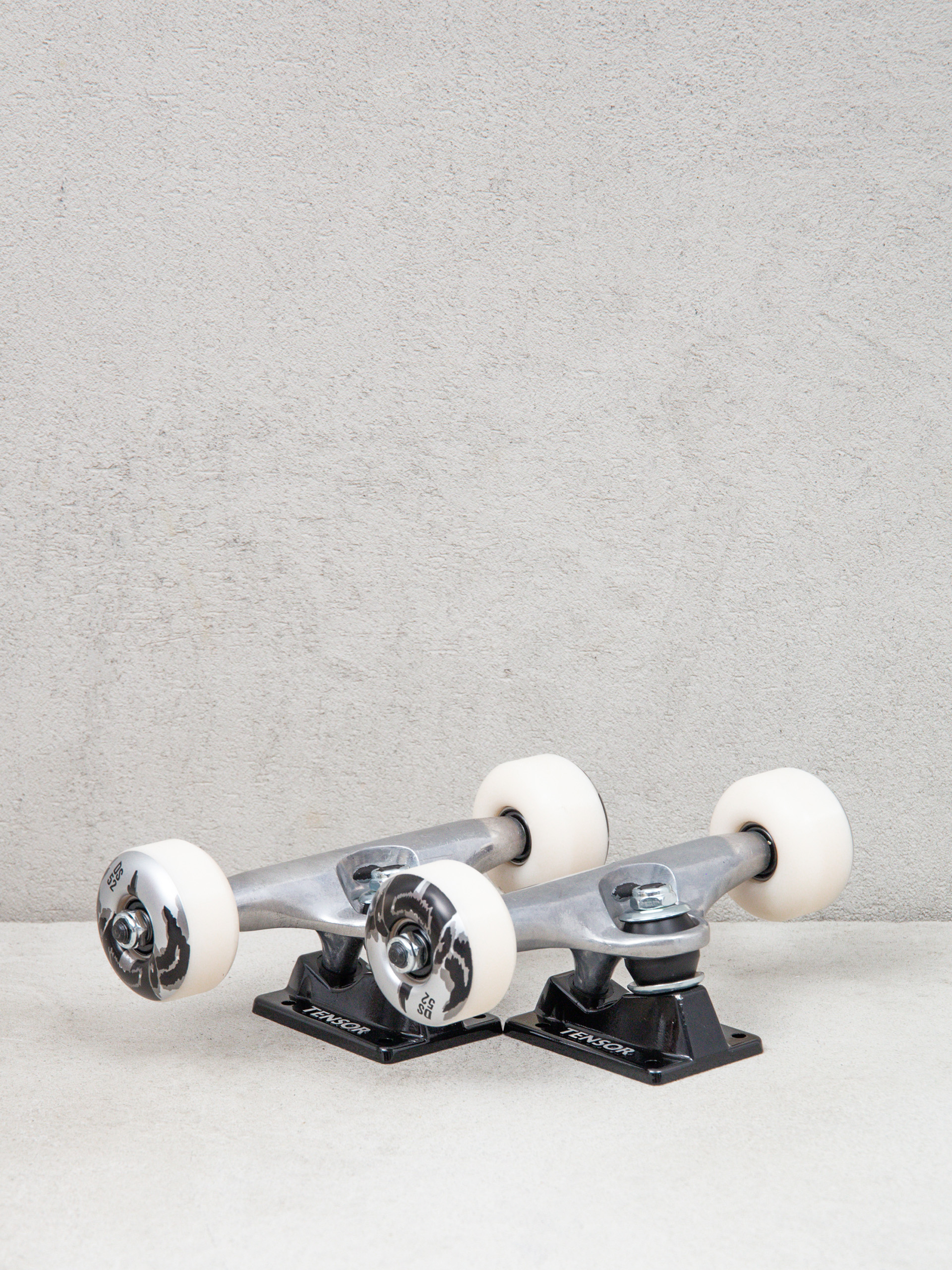 Tensor Darkstar Dissent Trucks (raw/black)