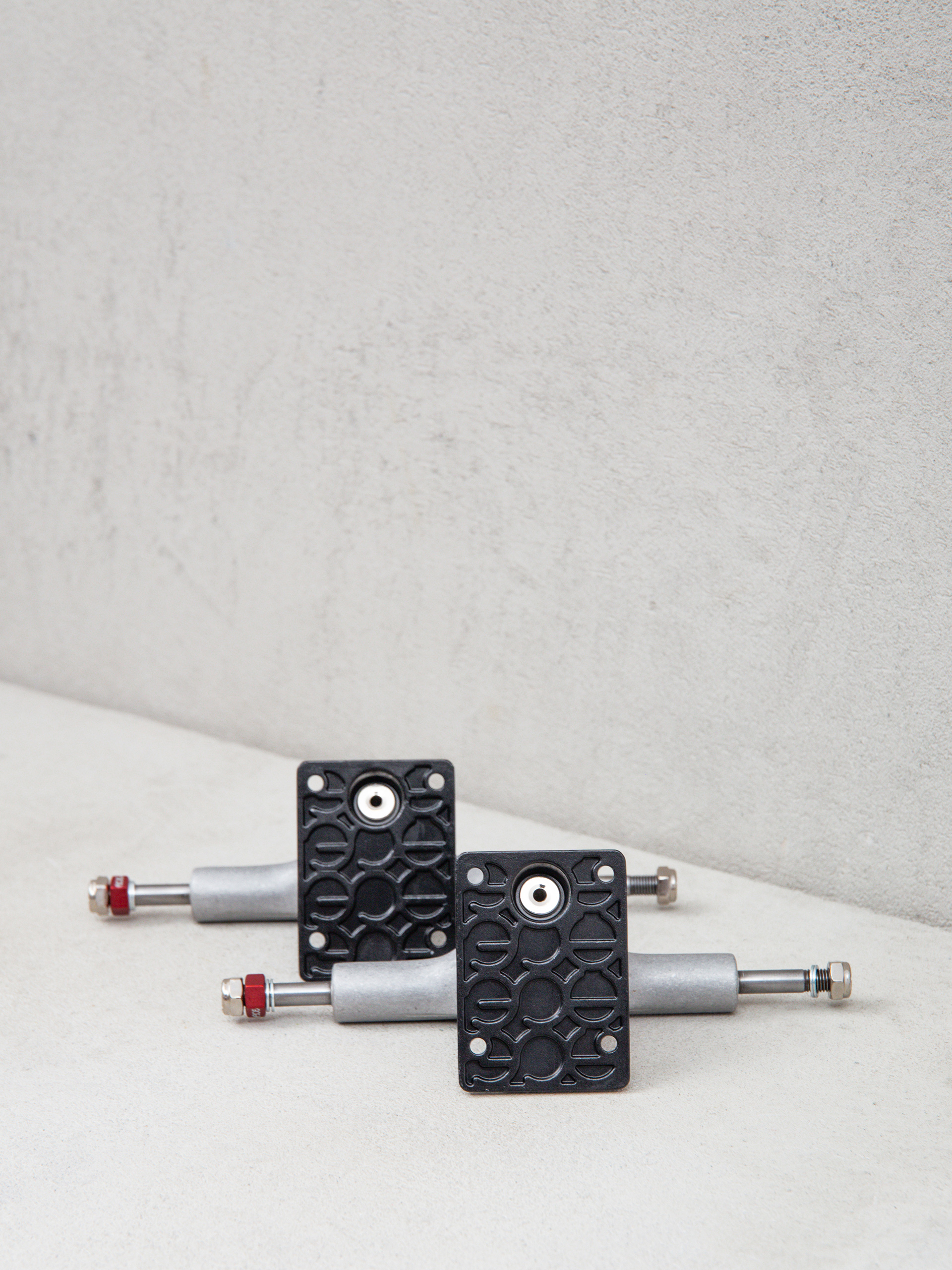 Ace Hollow Theories Trucks (raw/black)