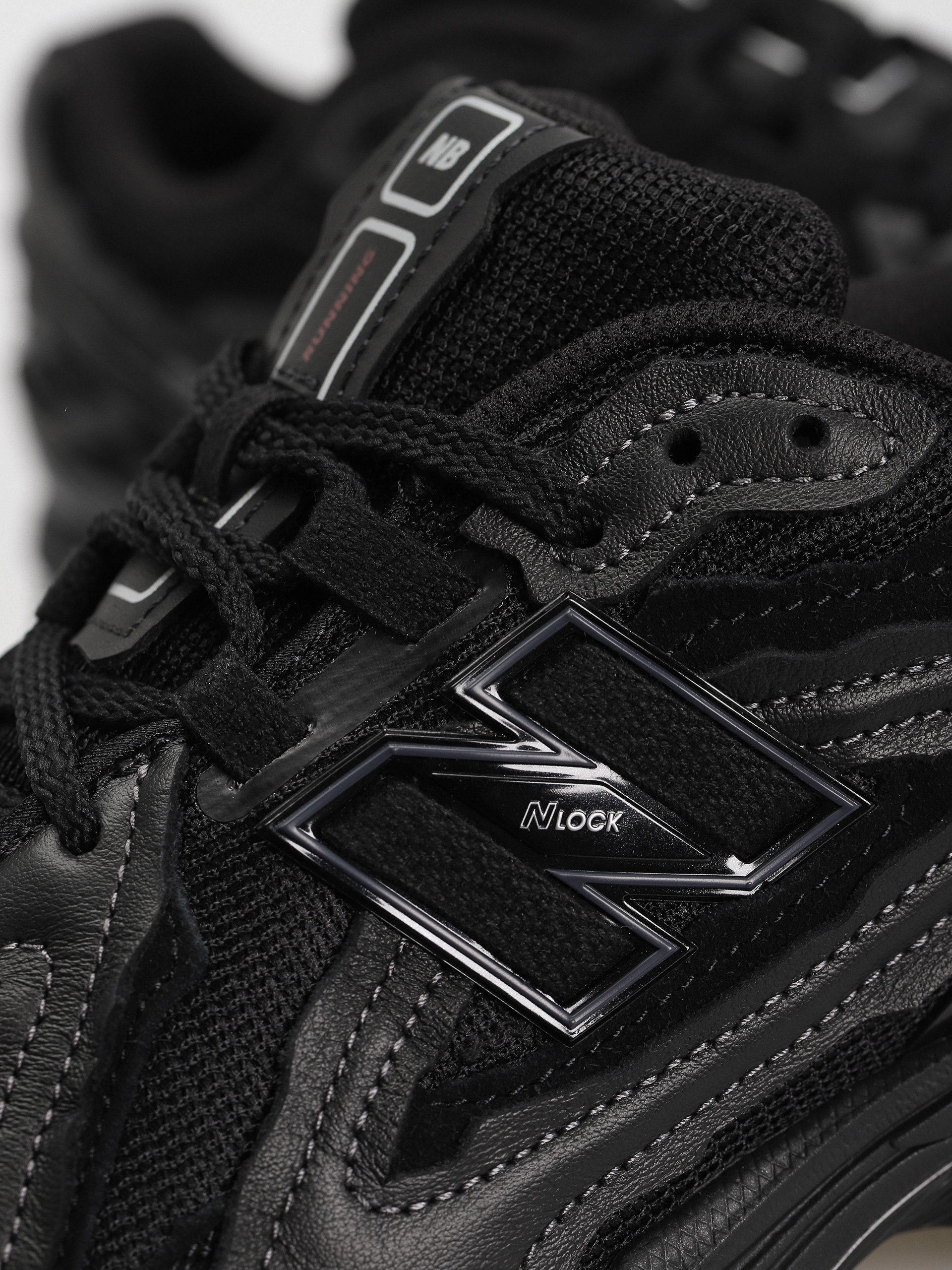 New Balance 1906 Shoes (black)