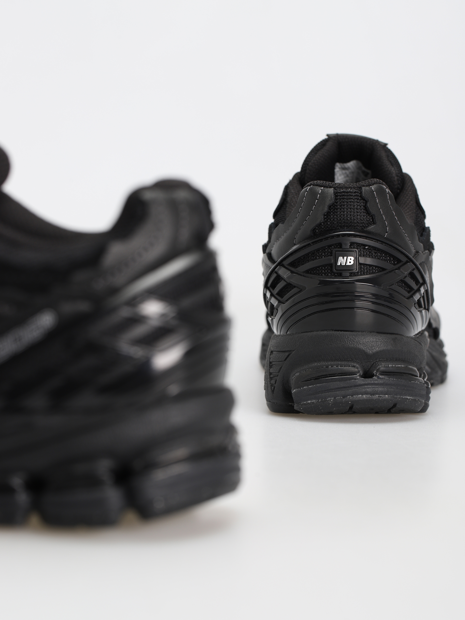 New Balance 1906 Shoes (black)
