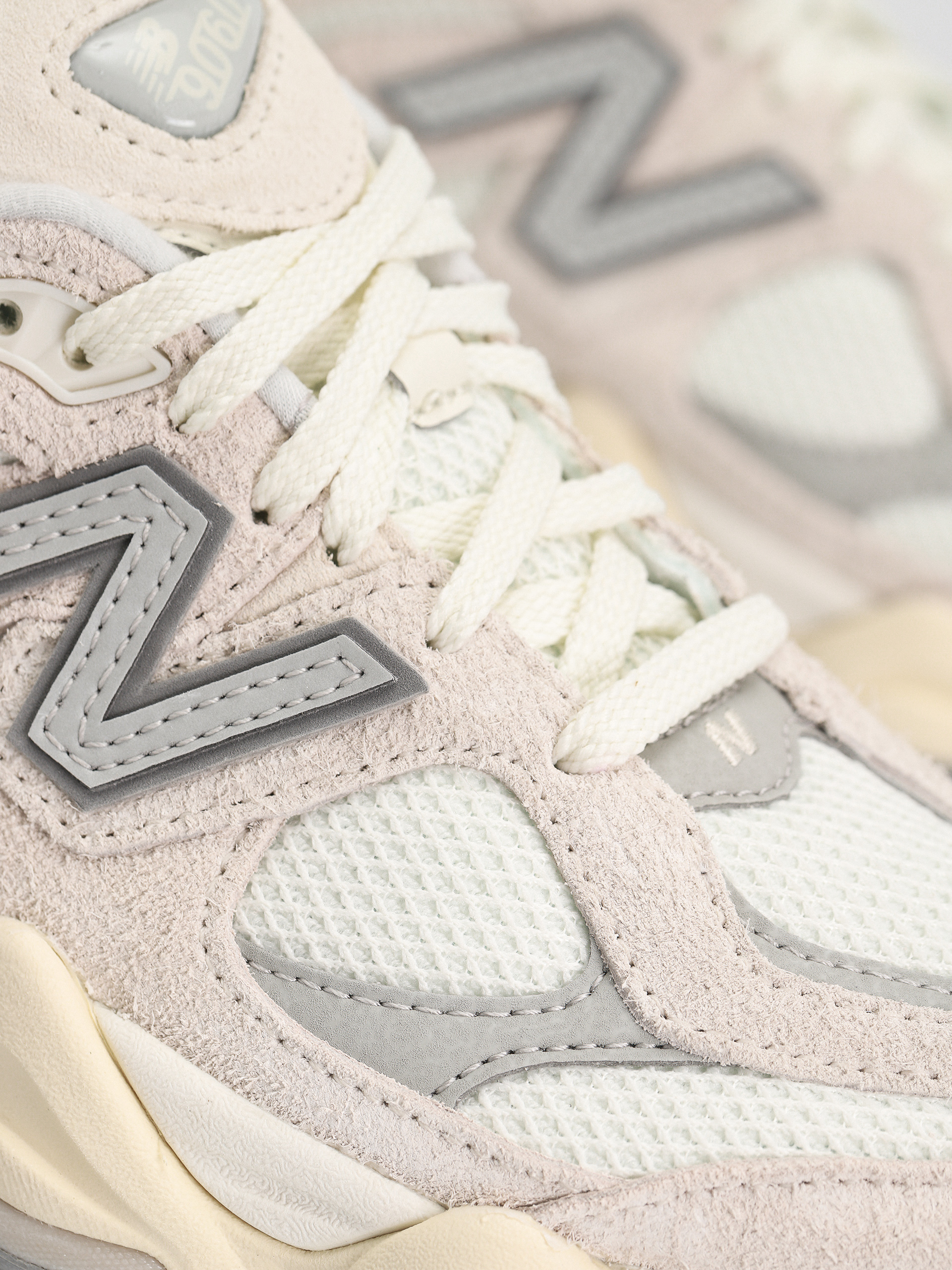 New Balance 9060 Shoes (sea salt)