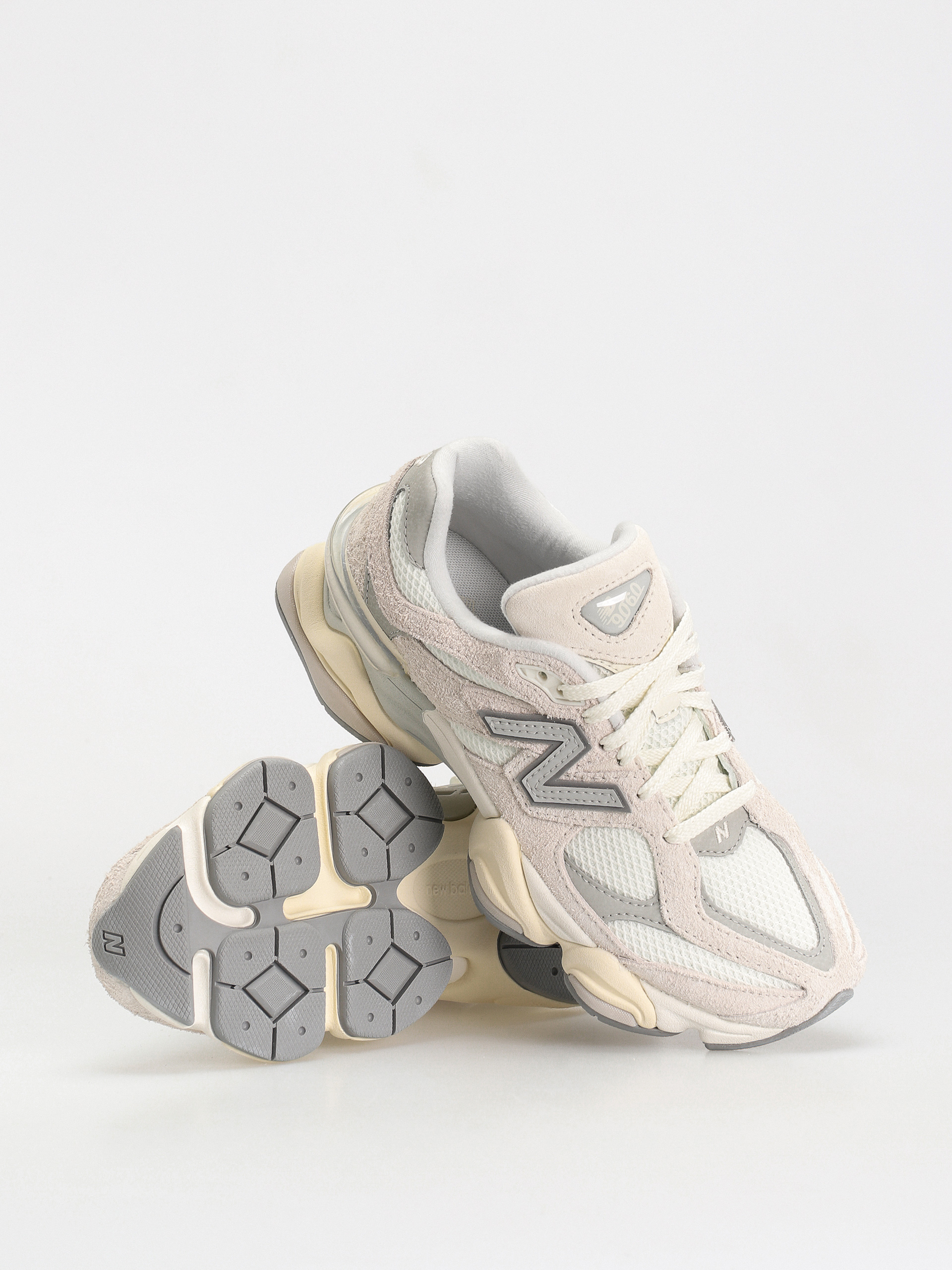 New Balance 9060 Shoes - beige (sea salt)