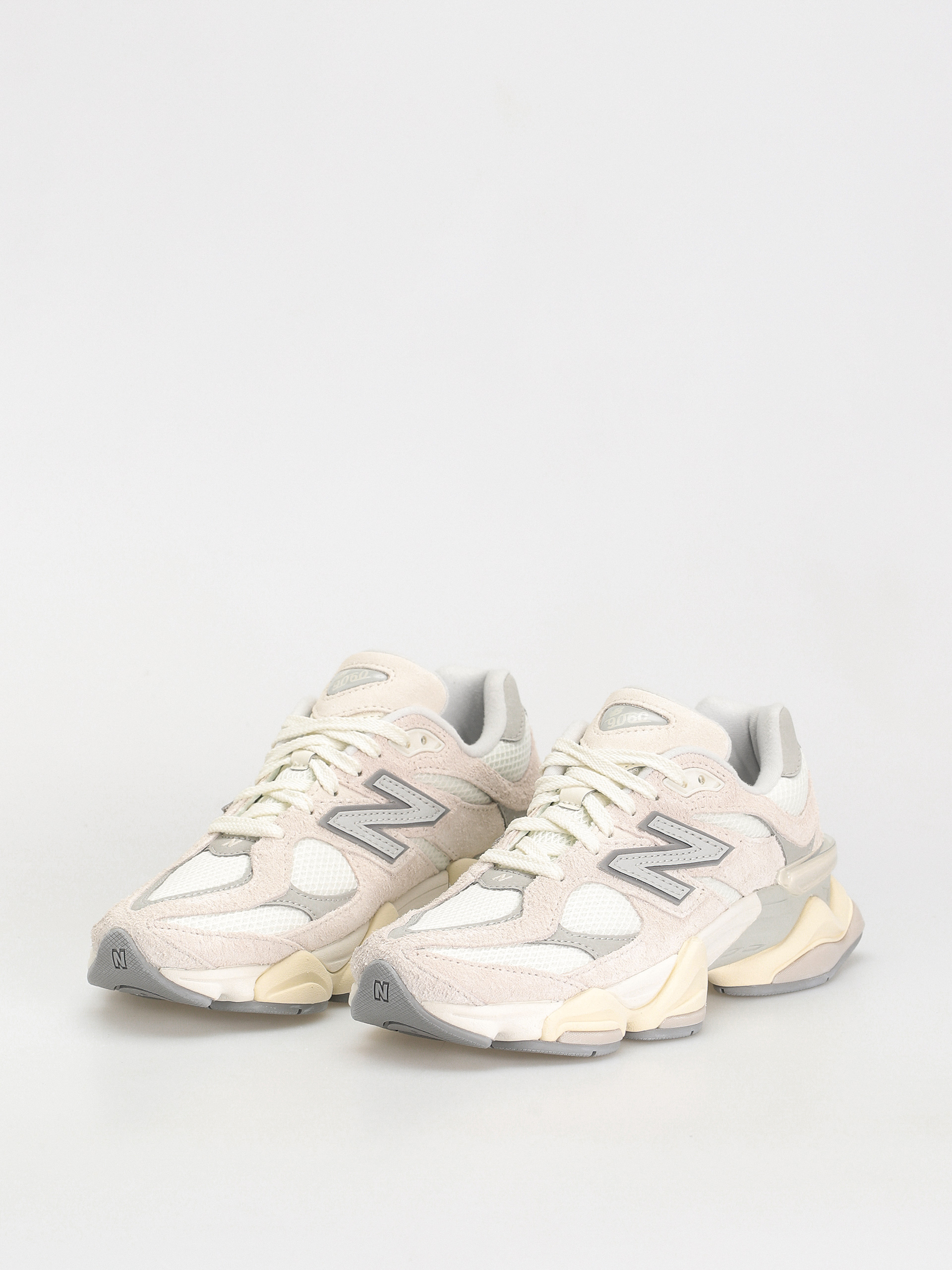 New Balance 9060 Shoes (sea salt)