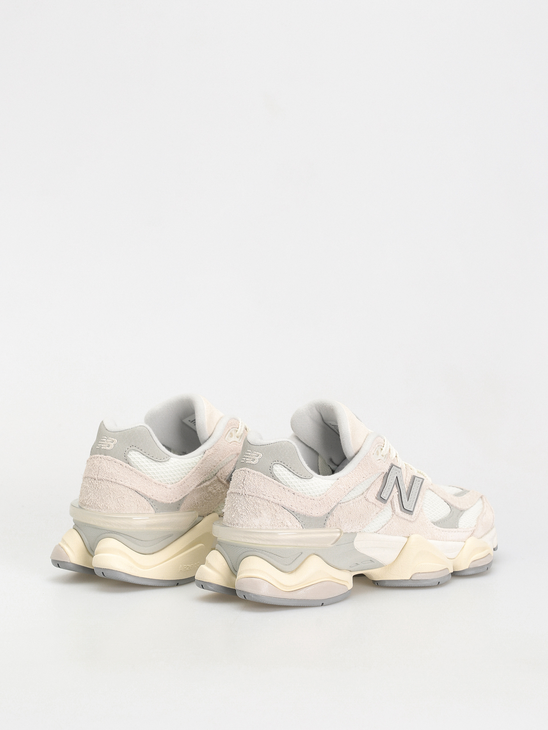New Balance 9060 Shoes (sea salt)