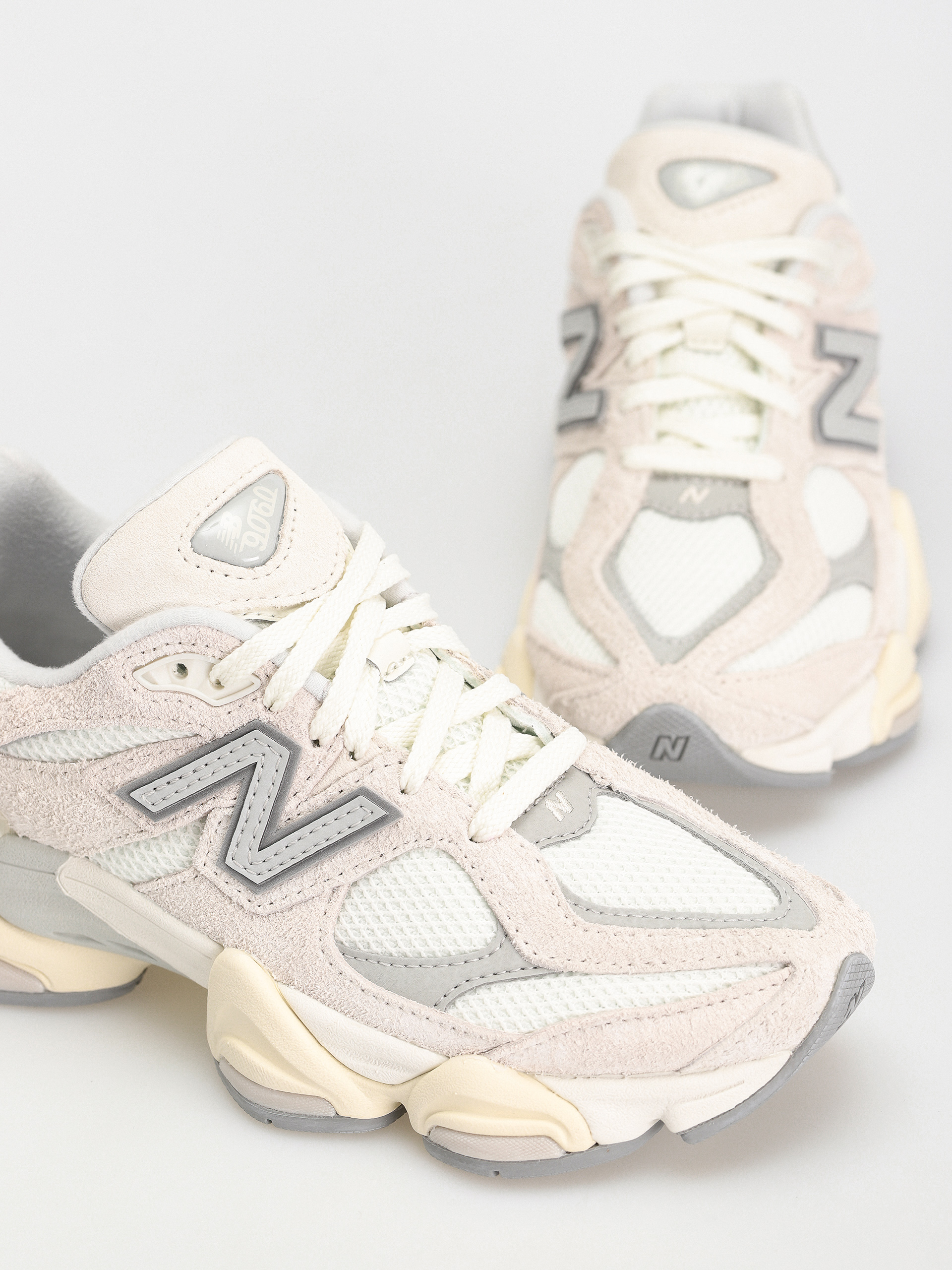 New Balance 9060 Shoes (sea salt)