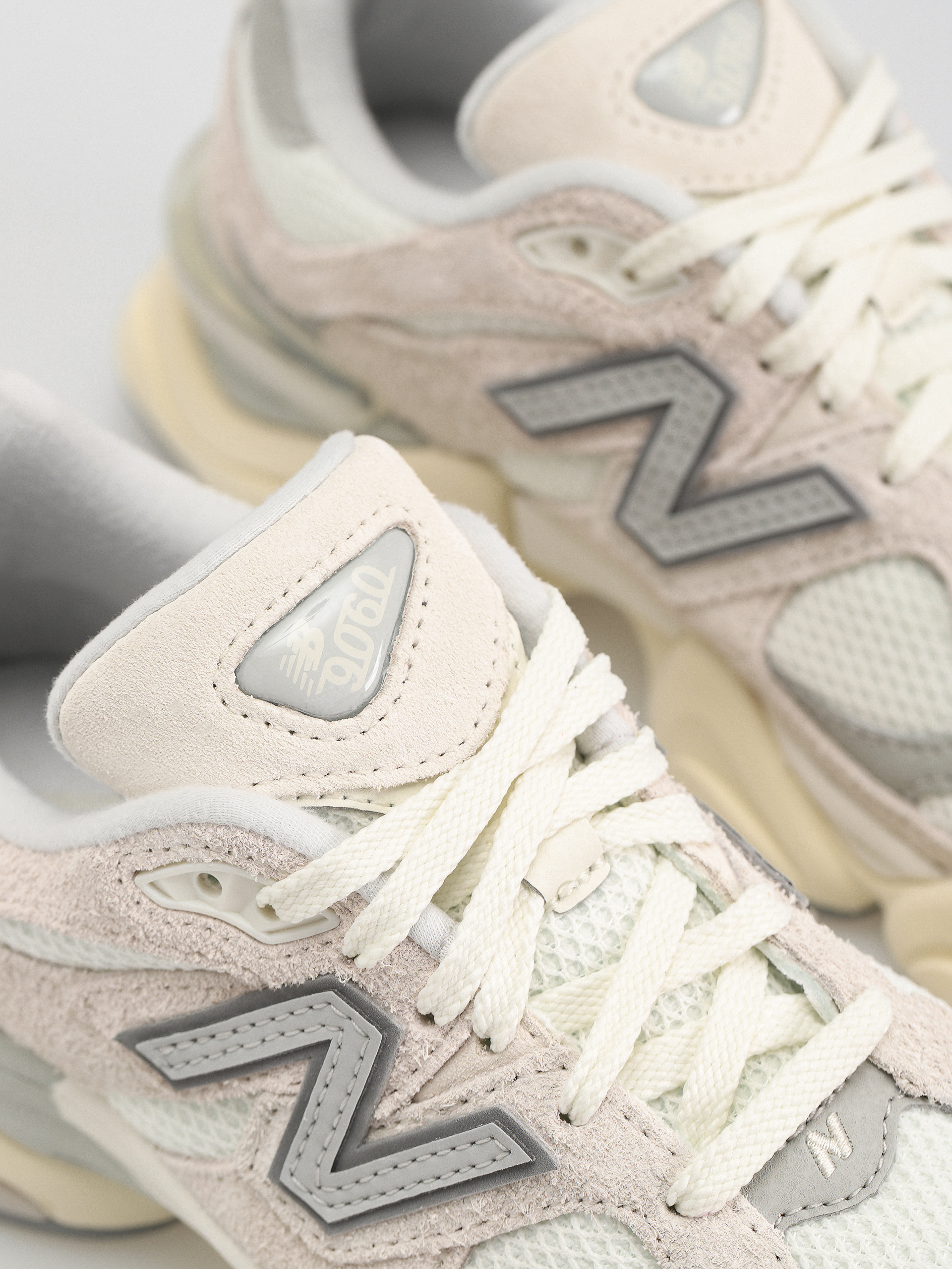 New Balance 9060 Shoes (sea salt)