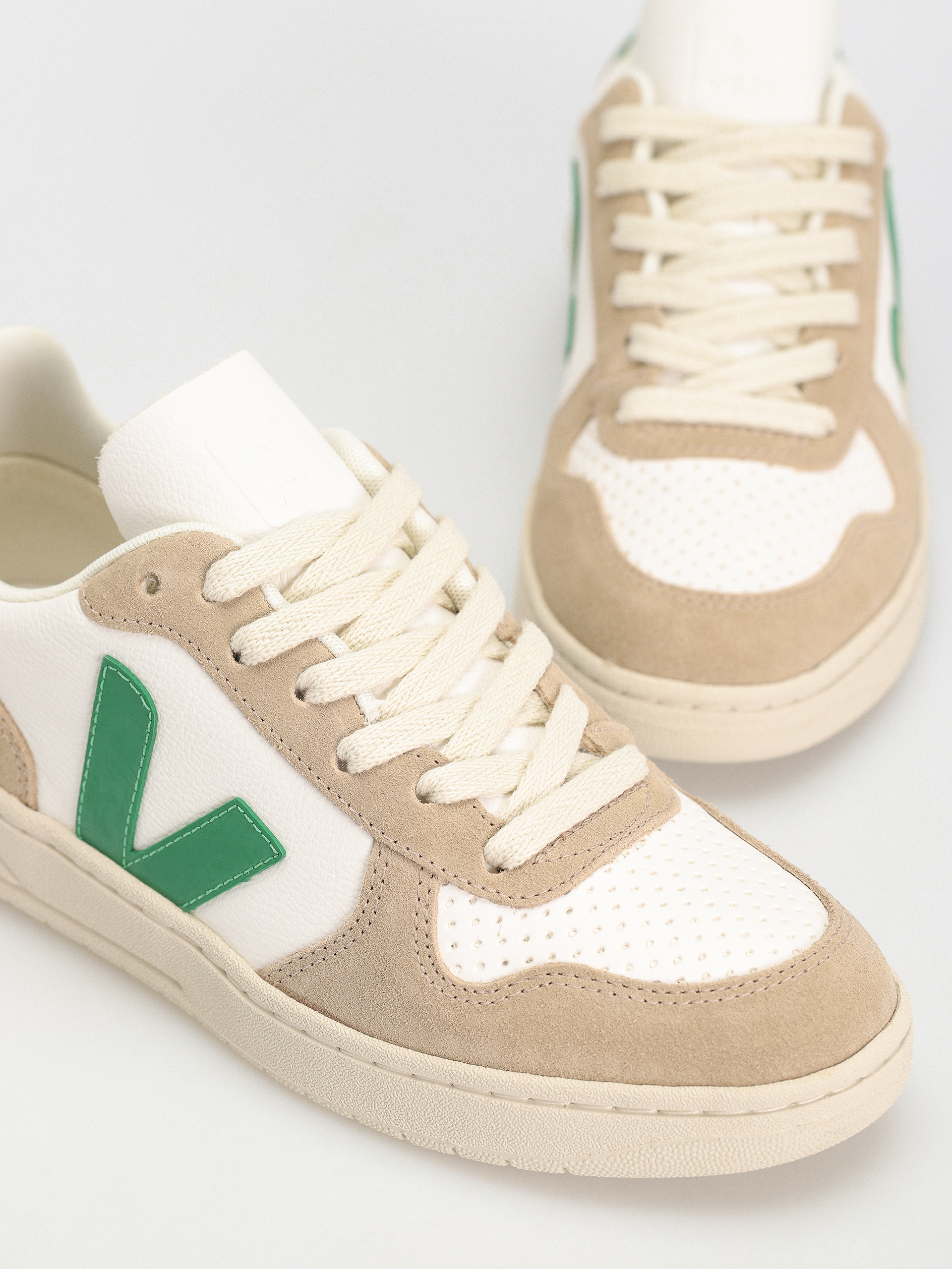 Veja V-10 Schuhe Wmn (extra white emeraude sahara)