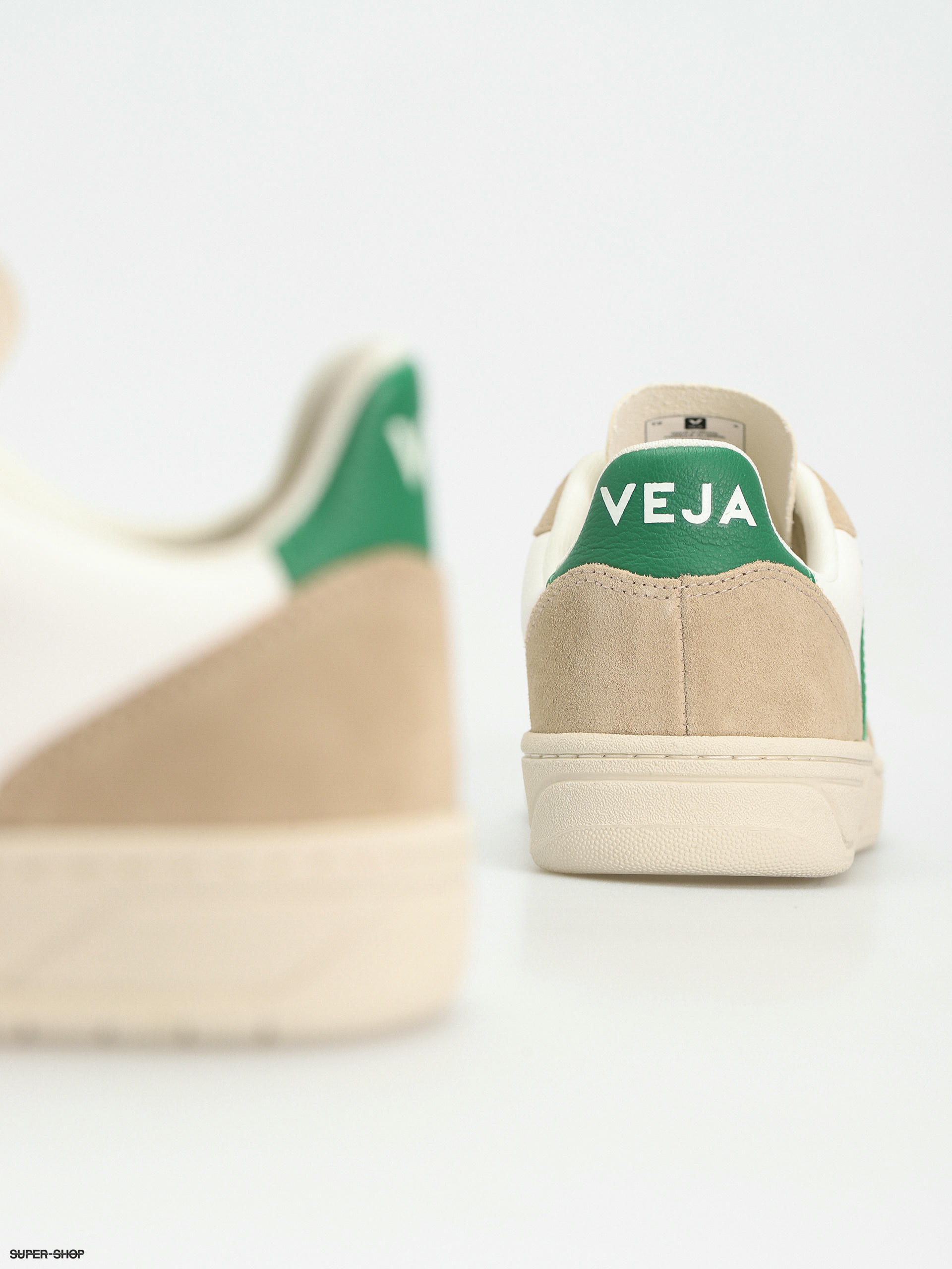 Veja V 10 Shoes Wmn extra white emeraude sahara