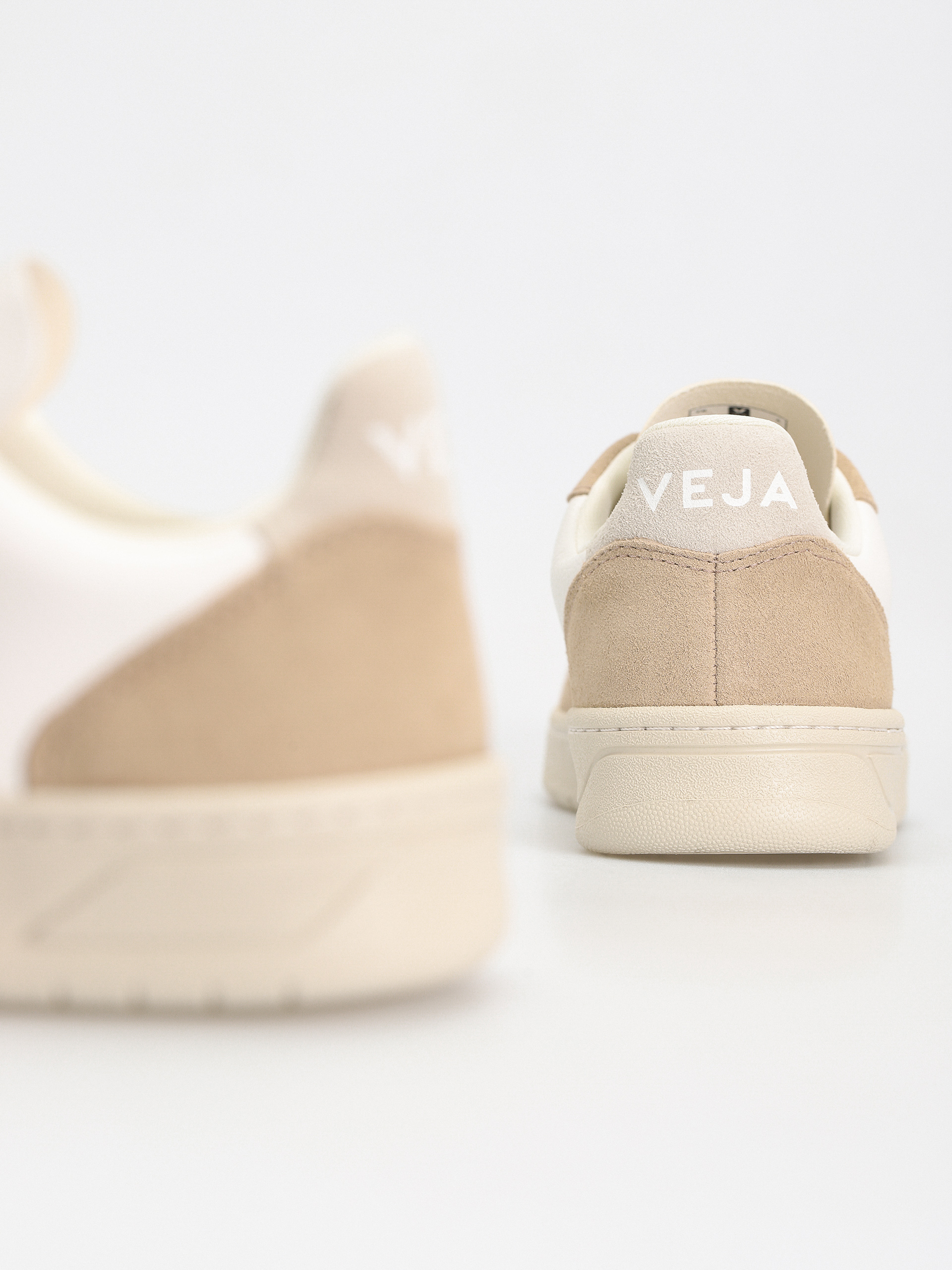 Veja V-10 Schuhe Wmn (extra white natural sahara)