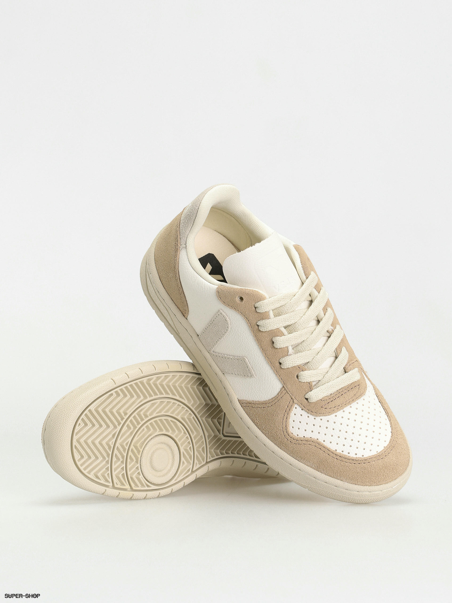 Veja on sale v10 beige