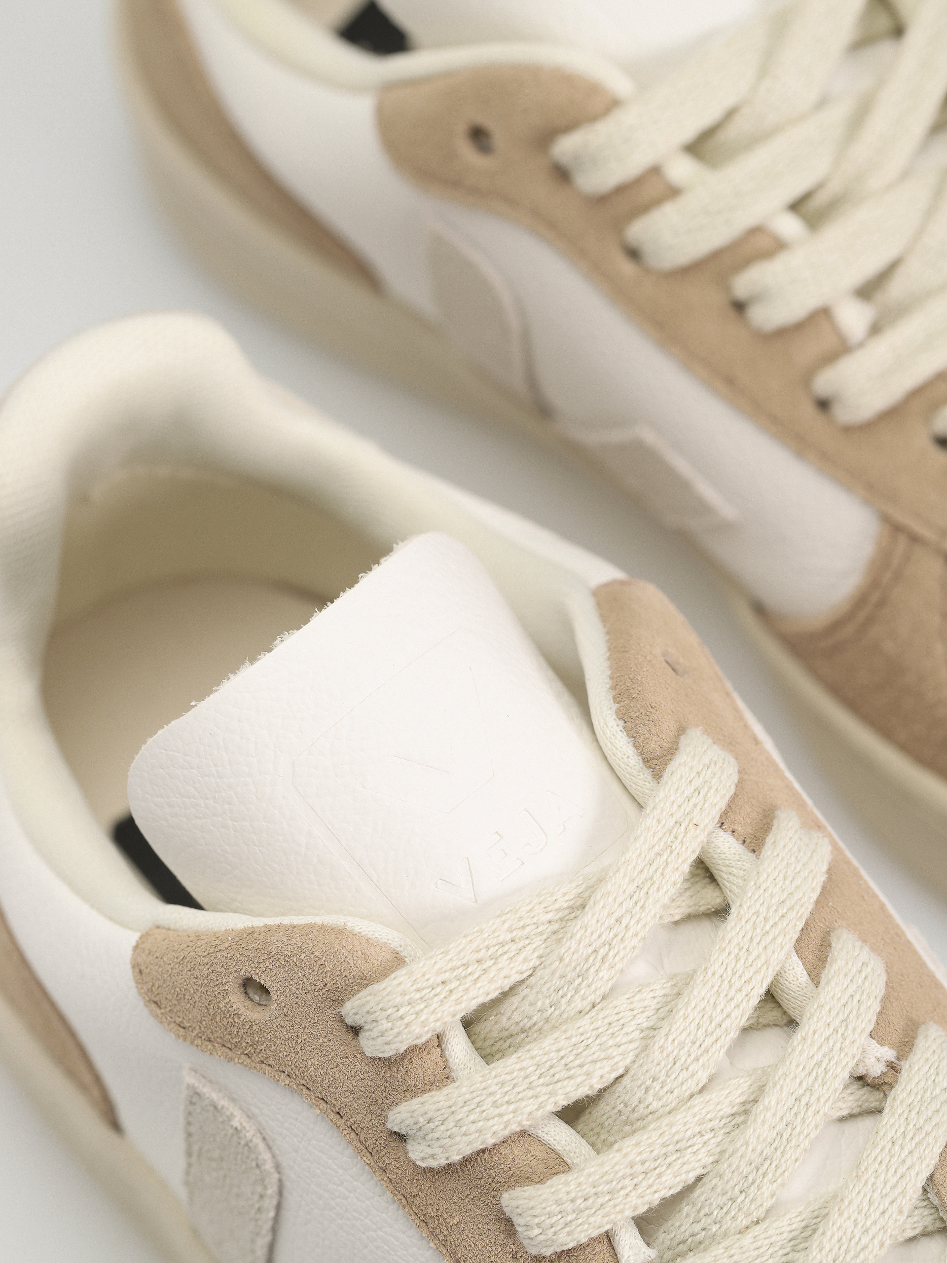 Veja V-10 Schuhe Wmn (extra white natural sahara)